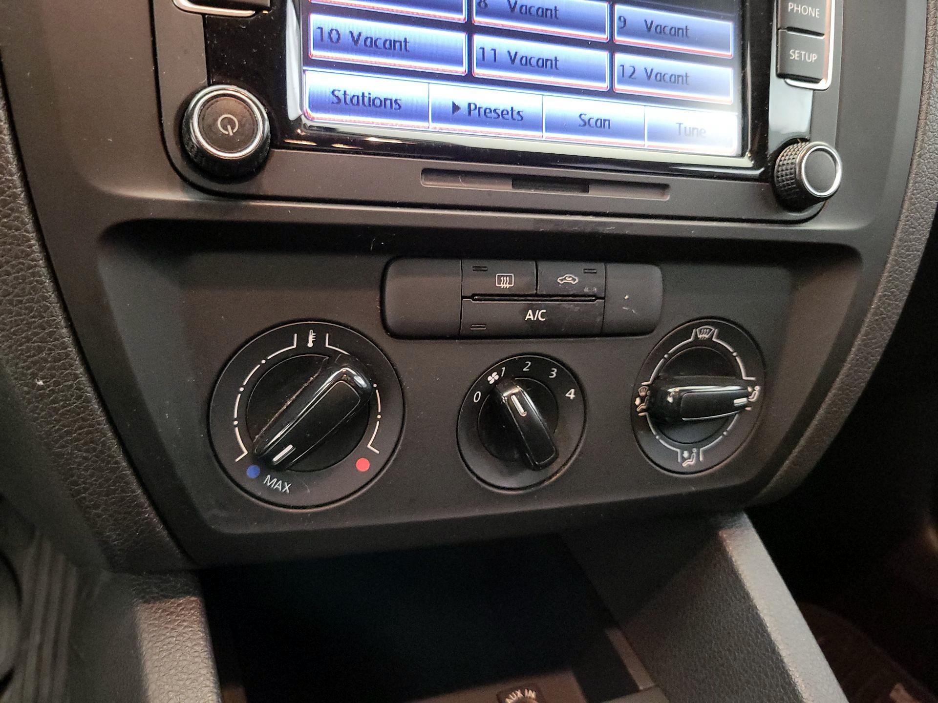 Thumbnail: 2015 Volkswagen Jetta - 16