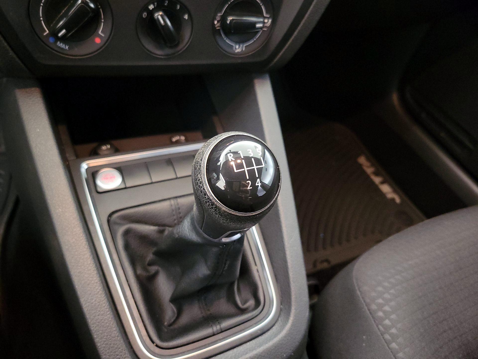 Thumbnail: 2015 Volkswagen Jetta - 17