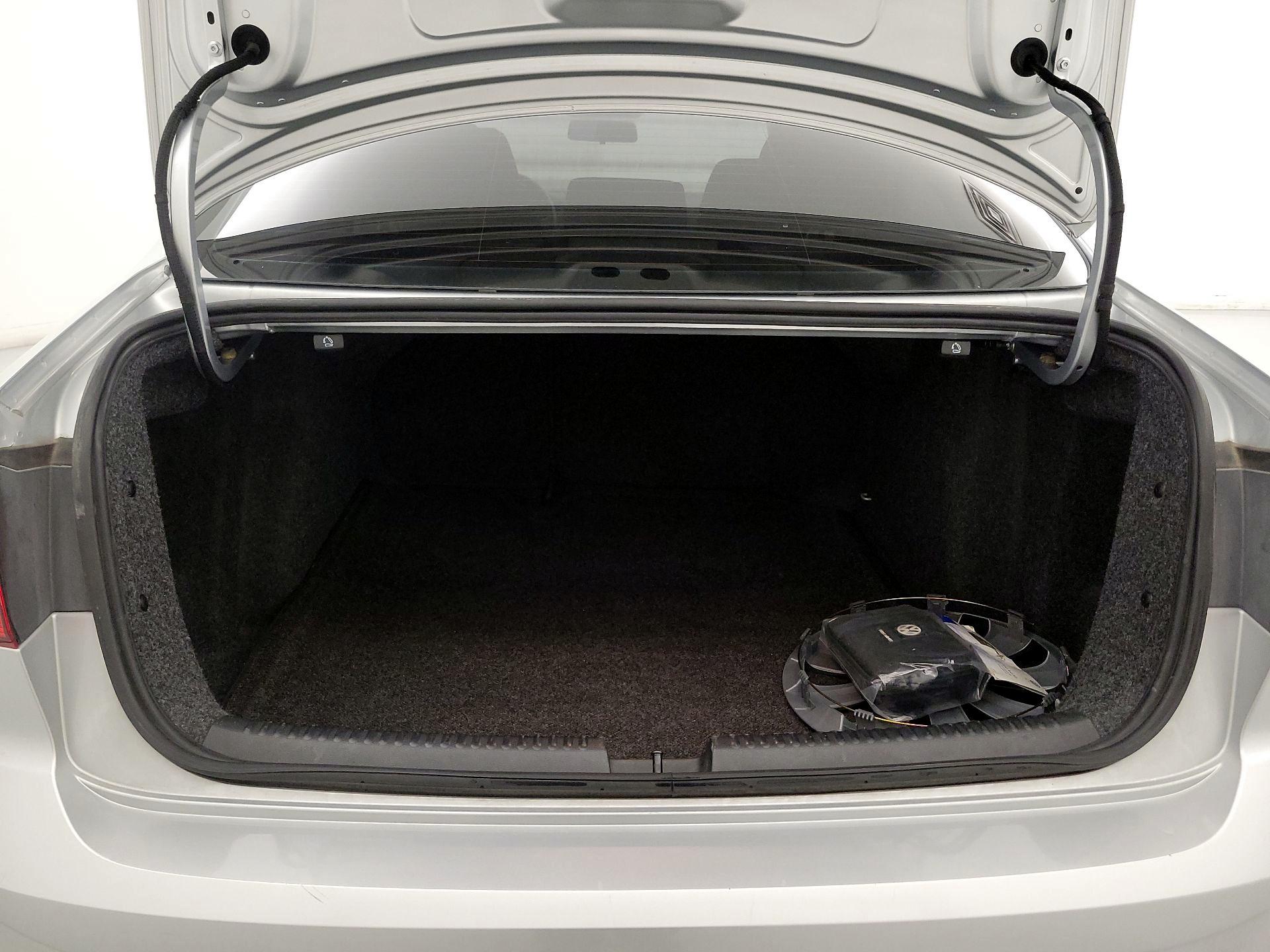 Thumbnail: 2015 Volkswagen Jetta - 20