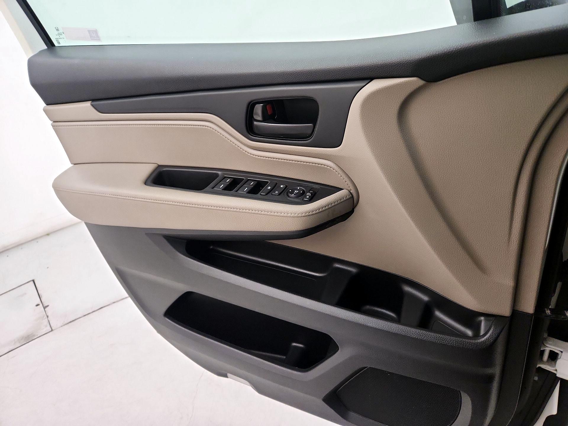 Thumbnail: 2018 Honda Odyssey - 12