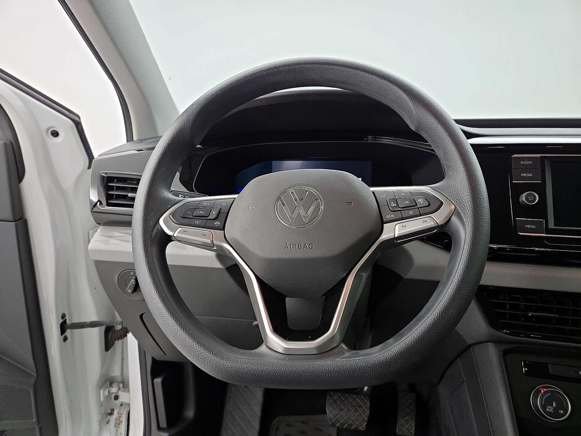 Thumbnail: 2022 Volkswagen Taos - 10