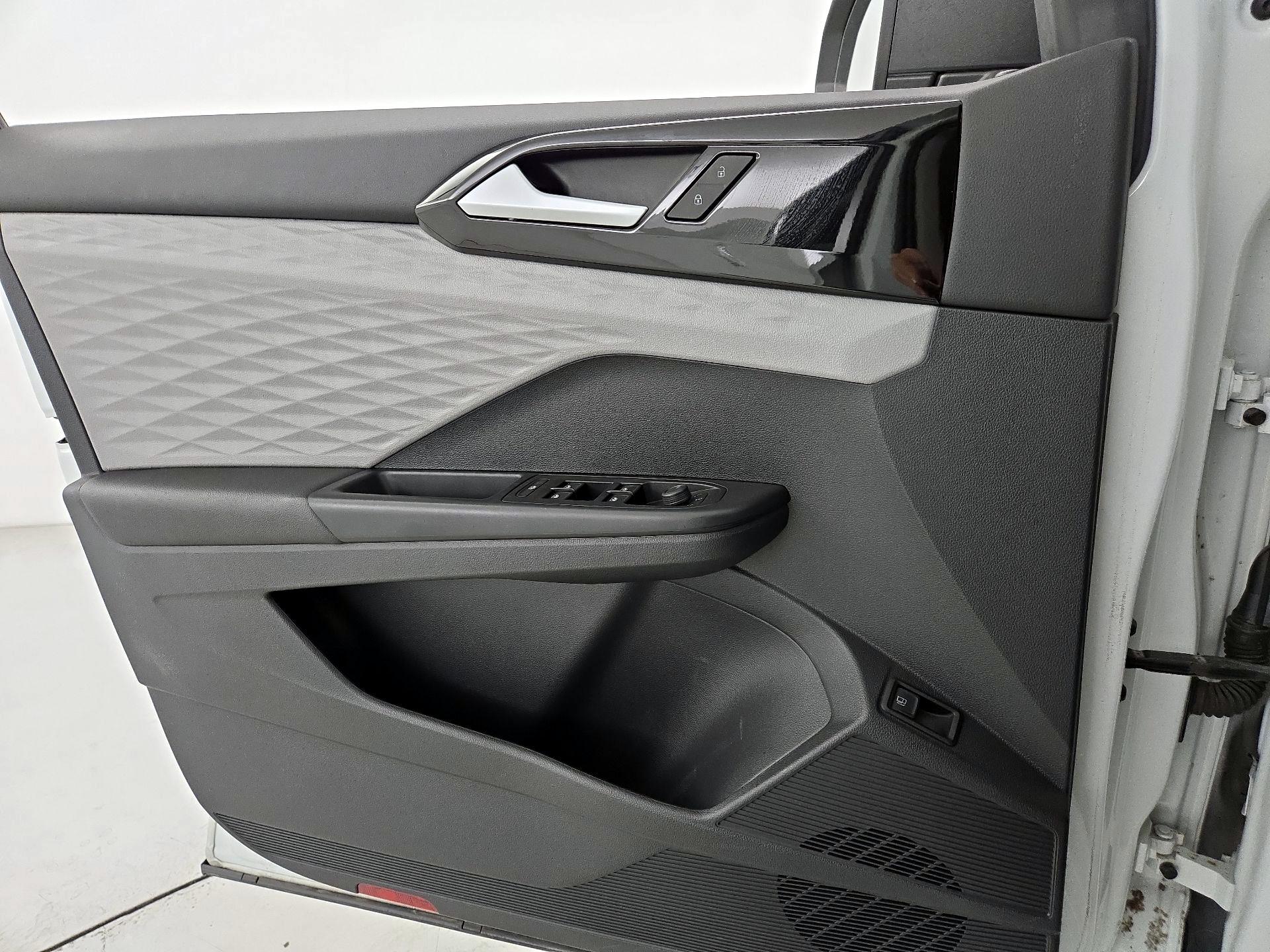 Thumbnail: 2022 Volkswagen Taos - 12