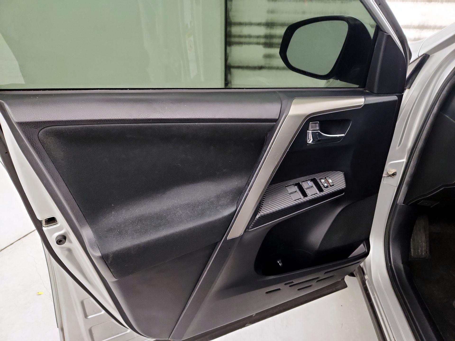 Thumbnail: 2014 Toyota RAV4 - 12