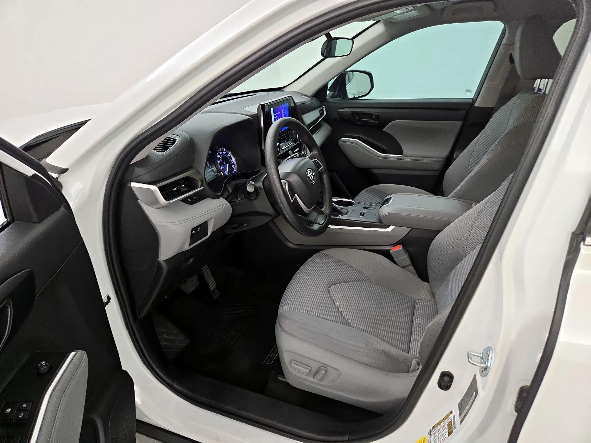 Thumbnail: 2023 Toyota Highlander - 11