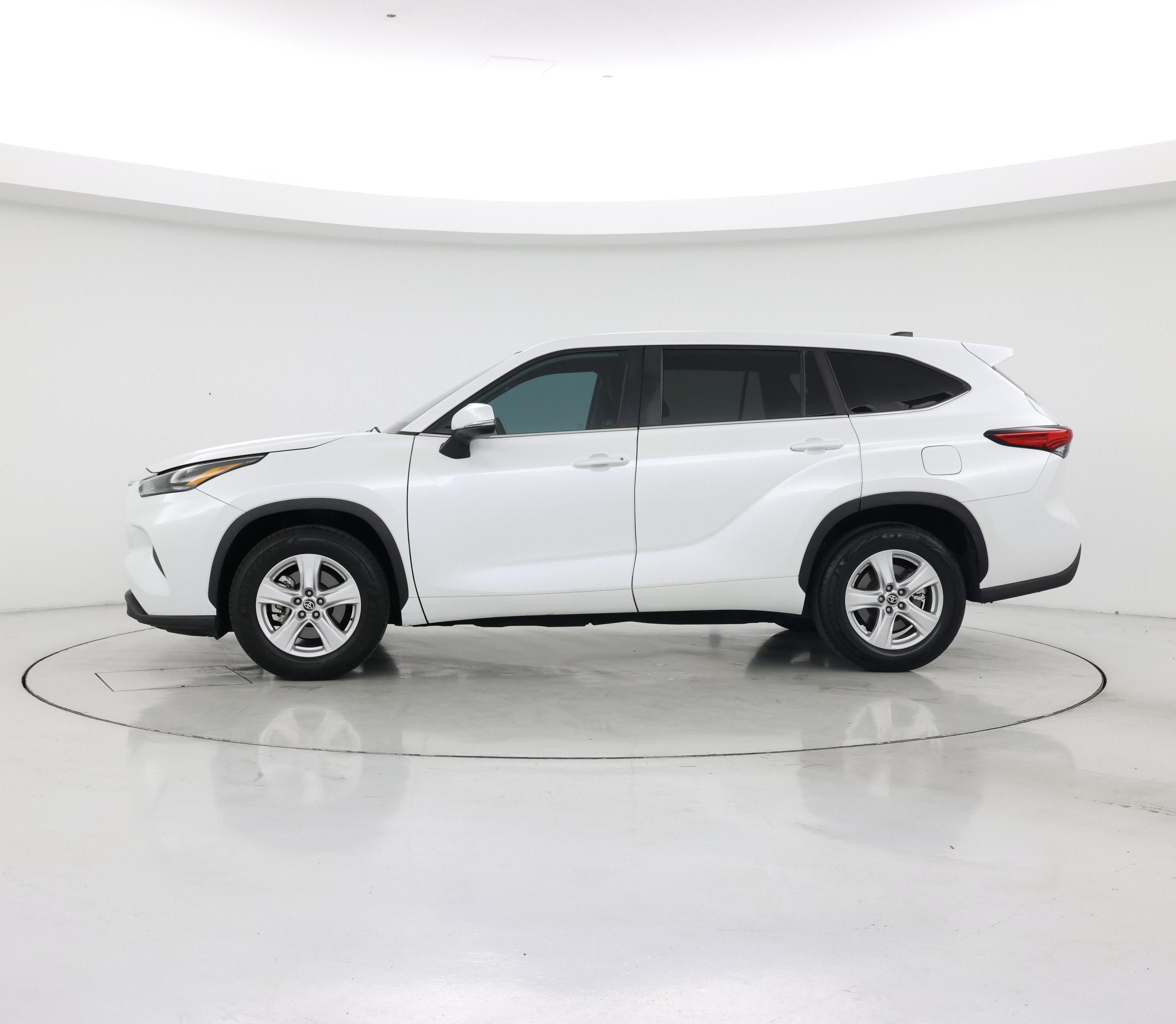 Thumbnail: 2023 Toyota Highlander - 3