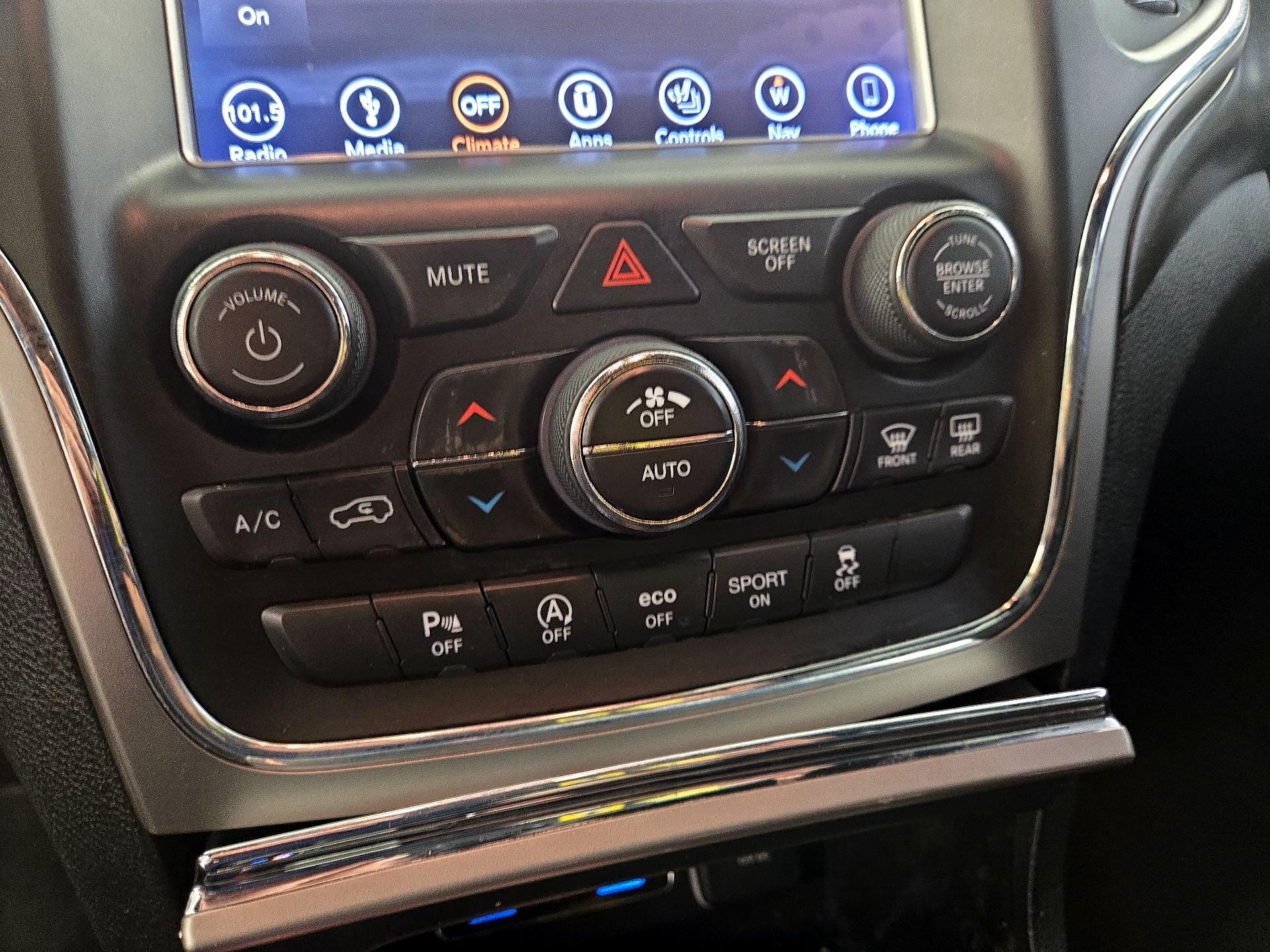 Thumbnail: 2018 Jeep Grand Cherokee - 17