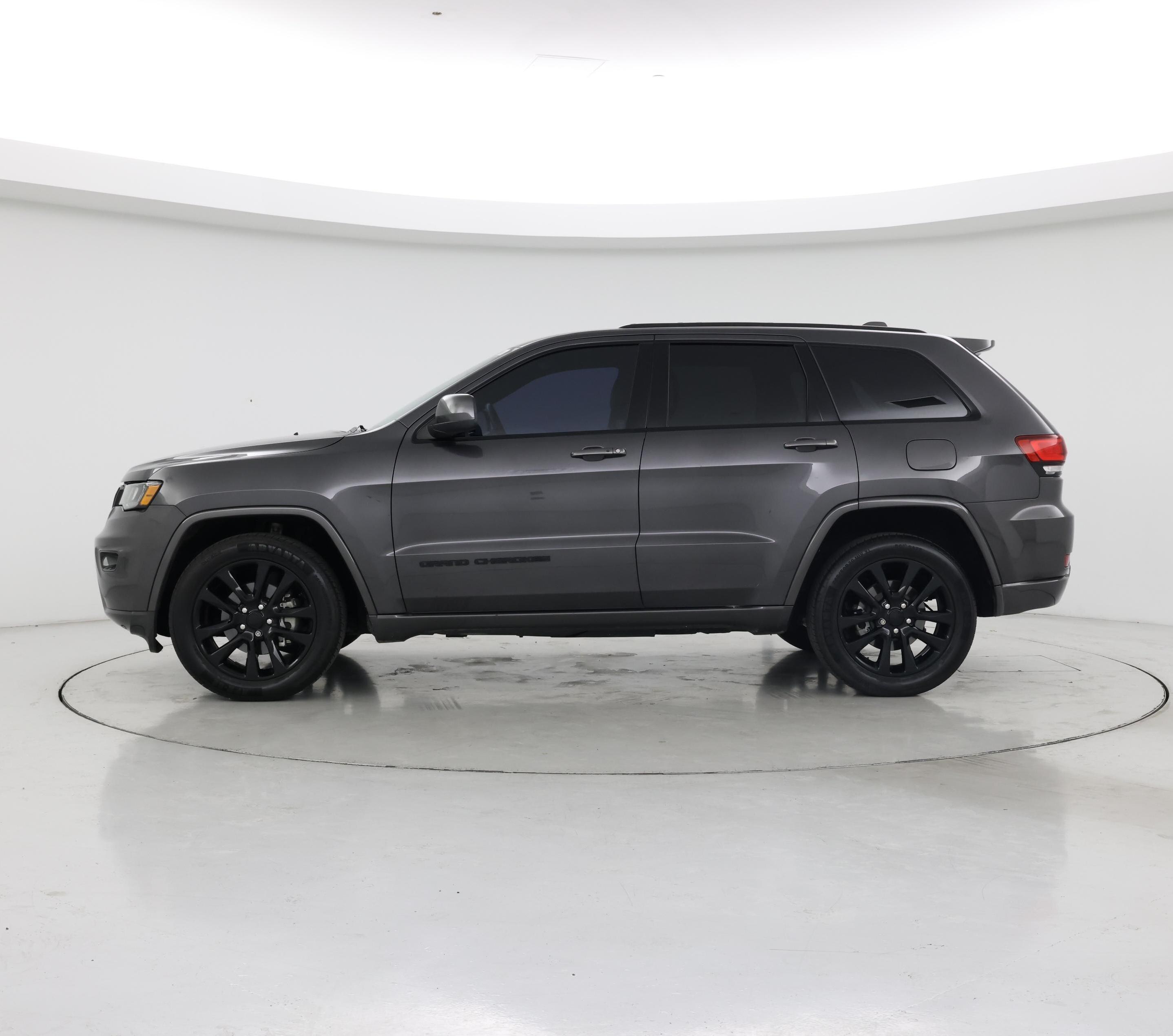 Thumbnail: 2018 Jeep Grand Cherokee - 3