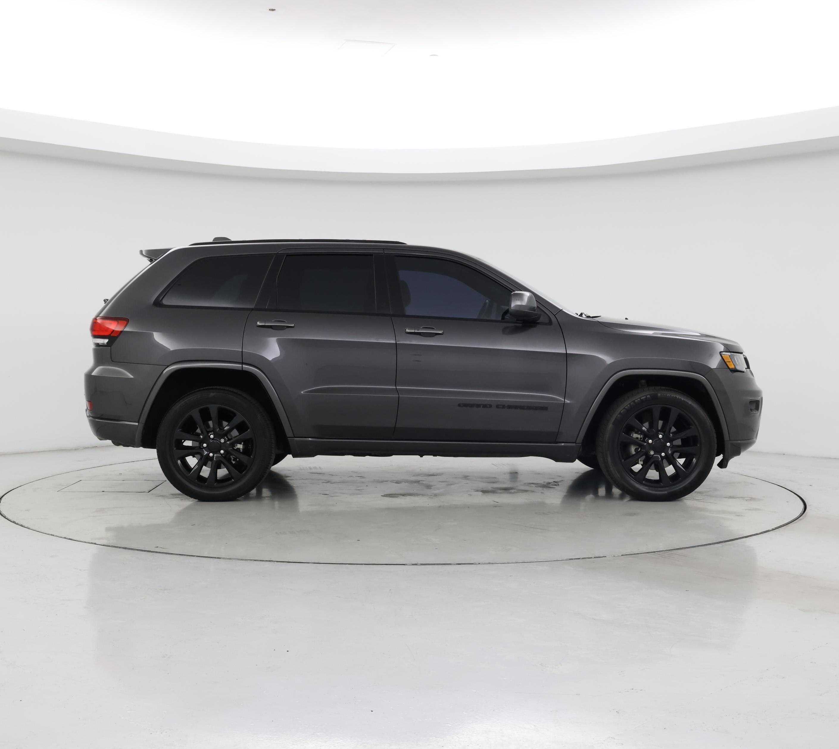 Thumbnail: 2018 Jeep Grand Cherokee - 7