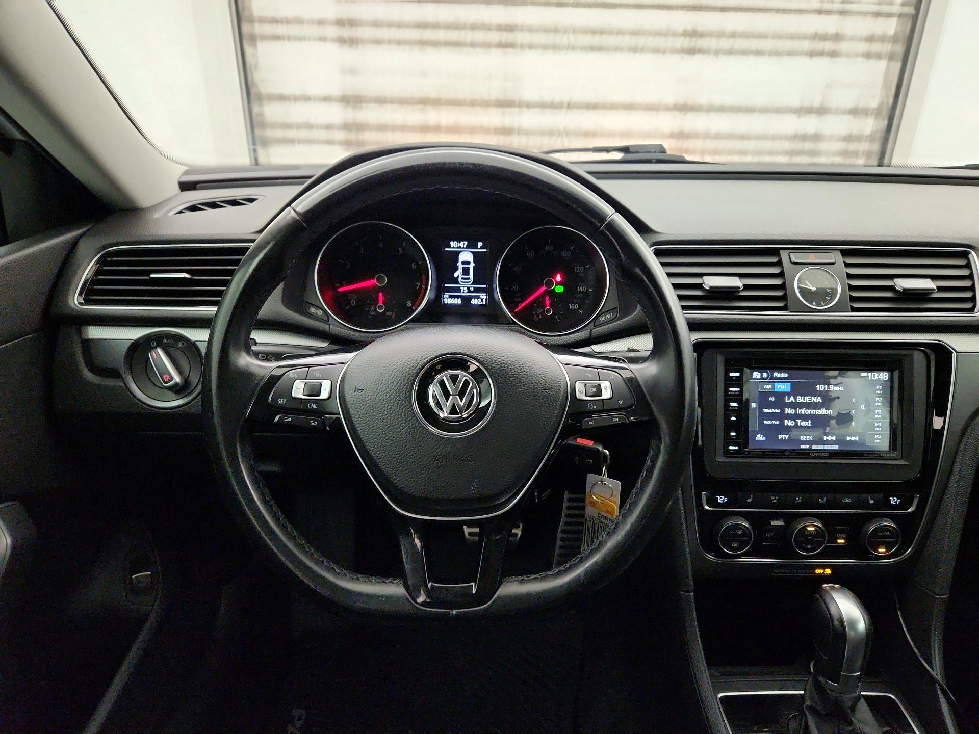 Thumbnail: 2017 Volkswagen Passat - 10