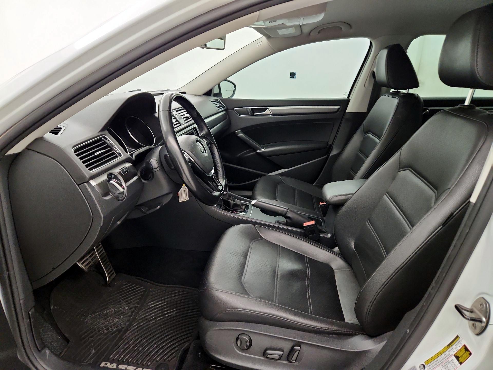 Thumbnail: 2017 Volkswagen Passat - 11