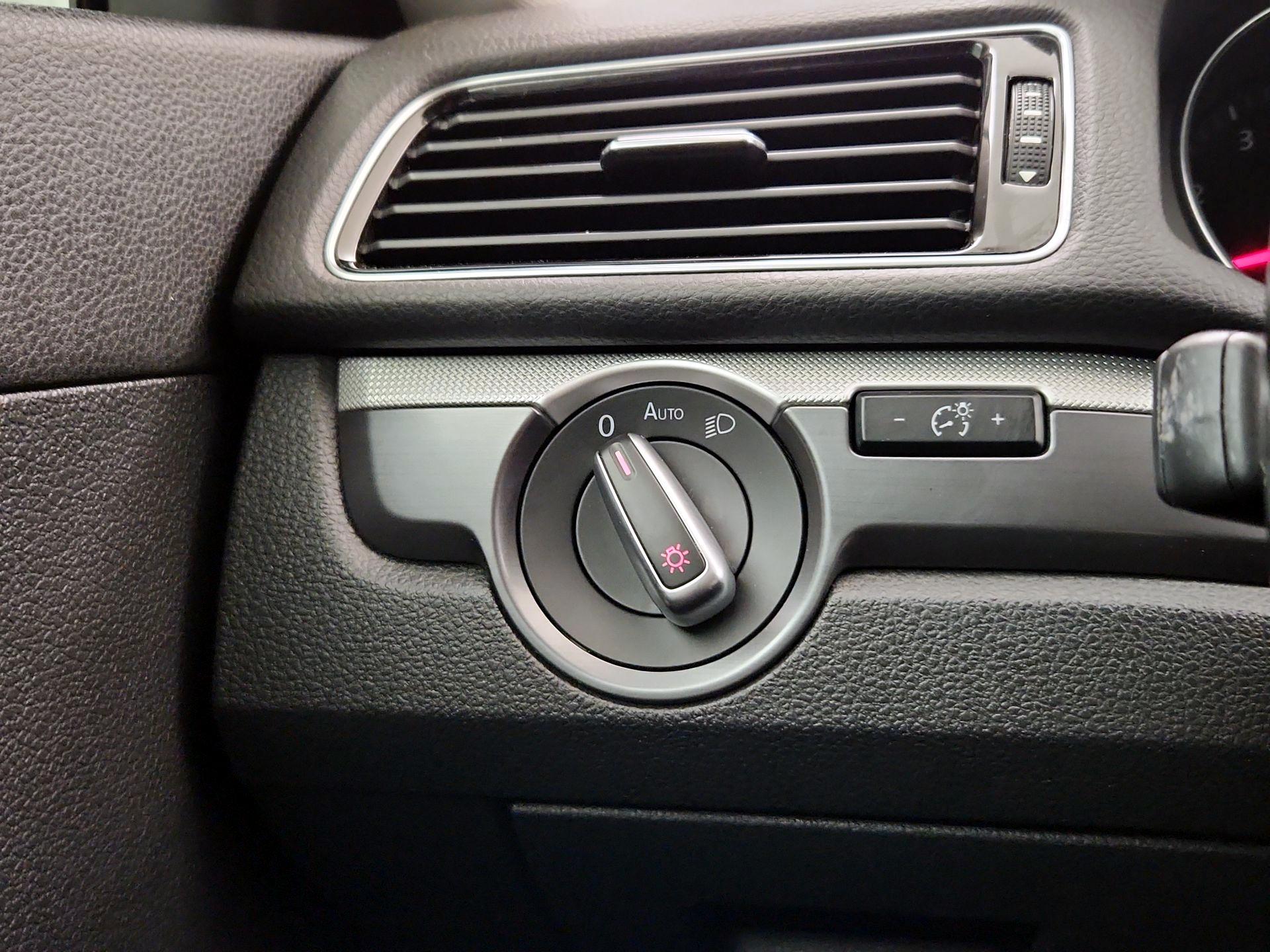 Thumbnail: 2017 Volkswagen Passat - 13