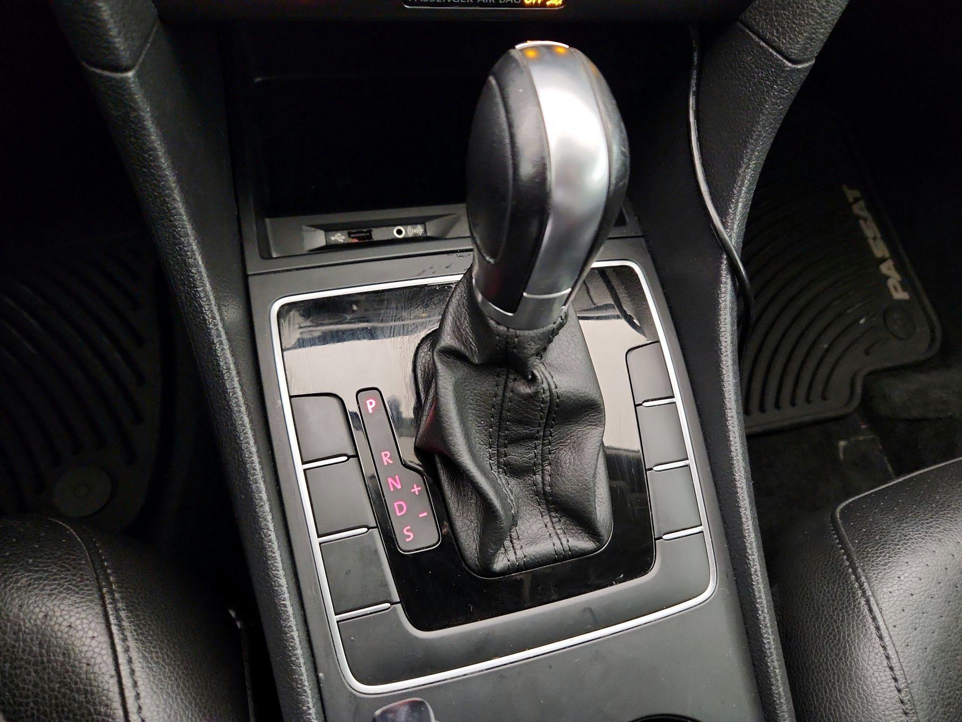 Thumbnail: 2017 Volkswagen Passat - 17