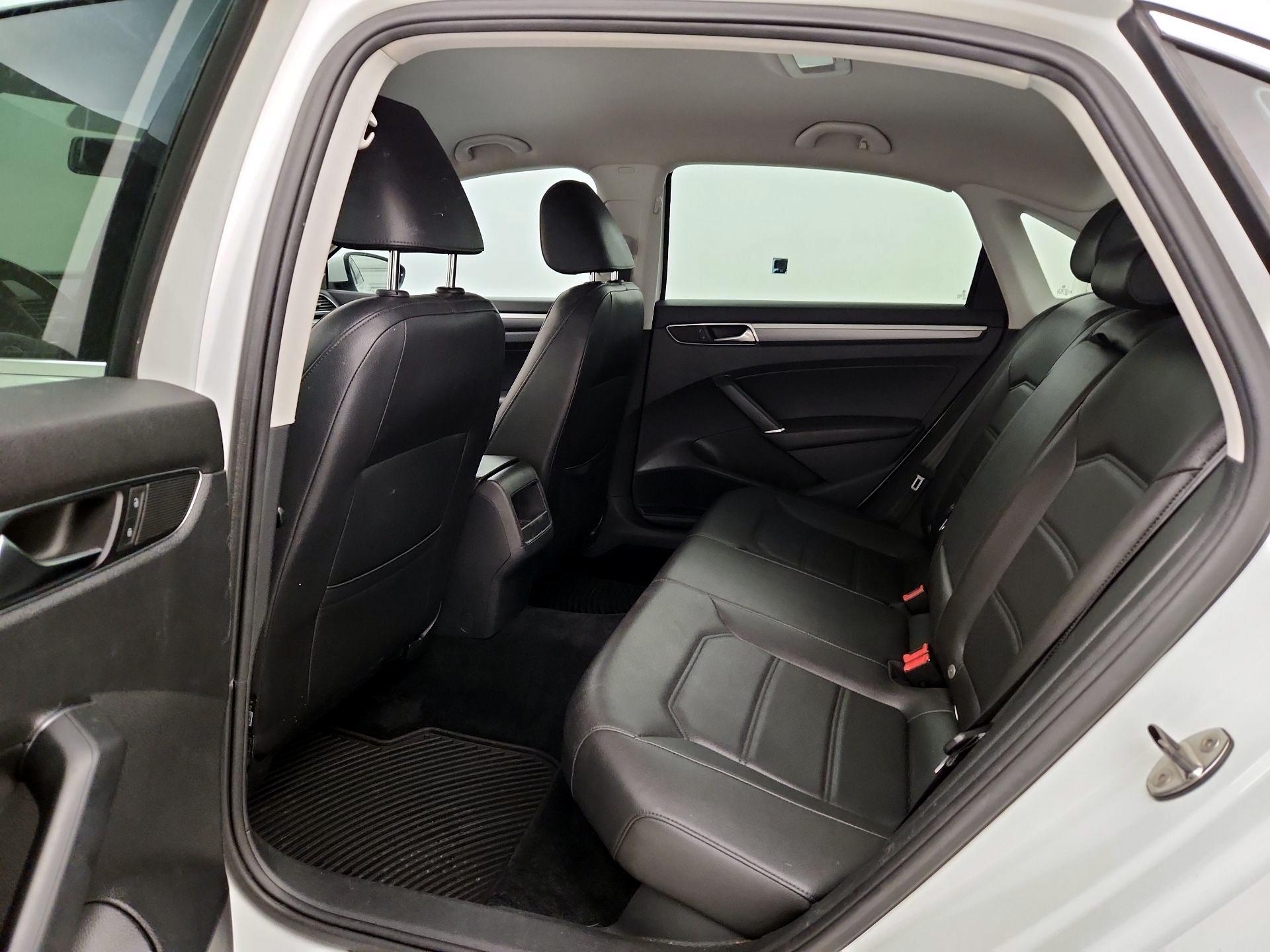 Thumbnail: 2017 Volkswagen Passat - 18