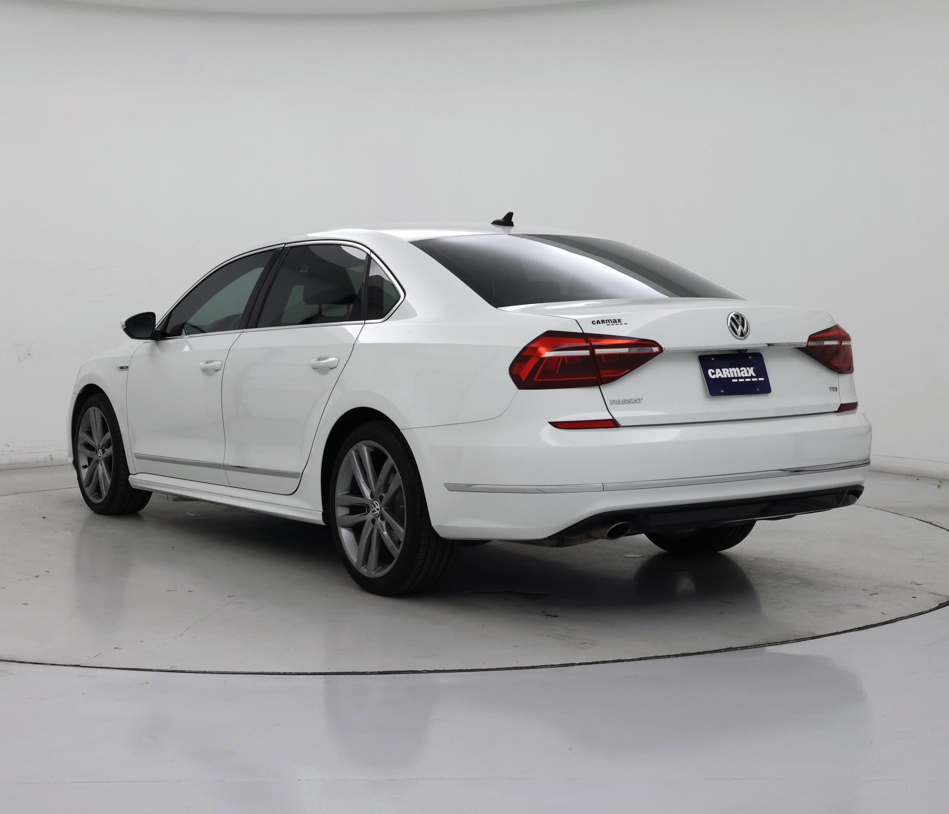 Thumbnail: 2017 Volkswagen Passat - 2