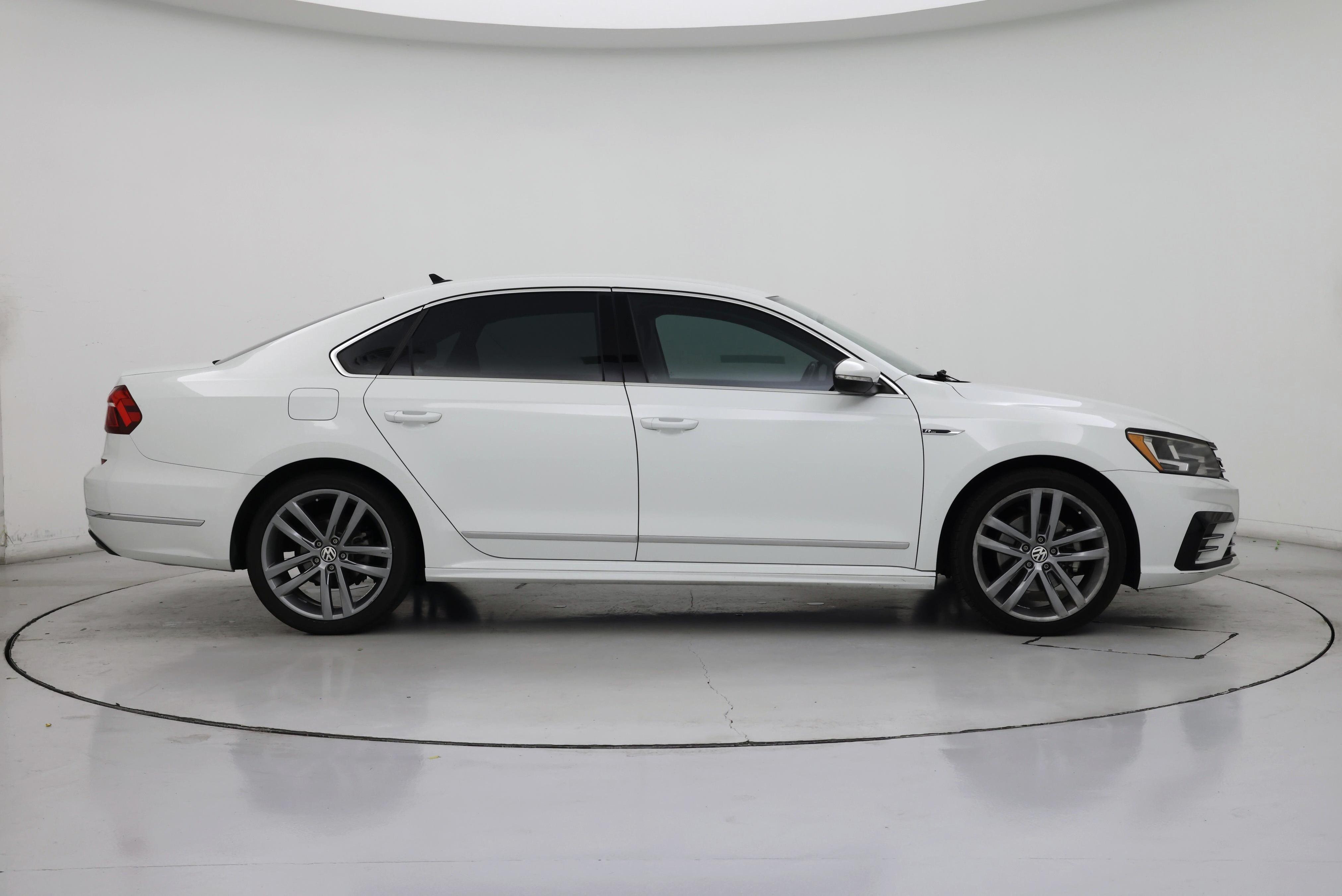 Thumbnail: 2017 Volkswagen Passat - 7