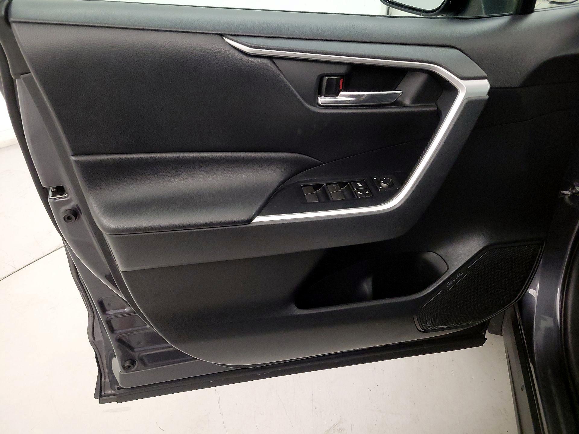 Thumbnail: 2019 Toyota RAV4 - 12