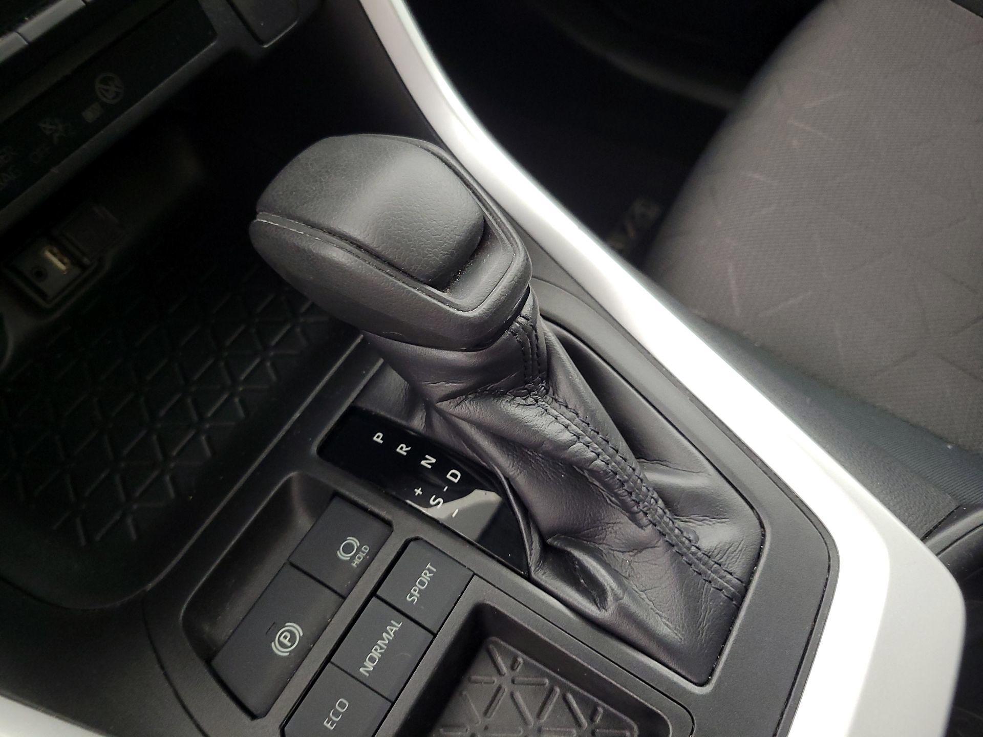 Thumbnail: 2019 Toyota RAV4 - 17