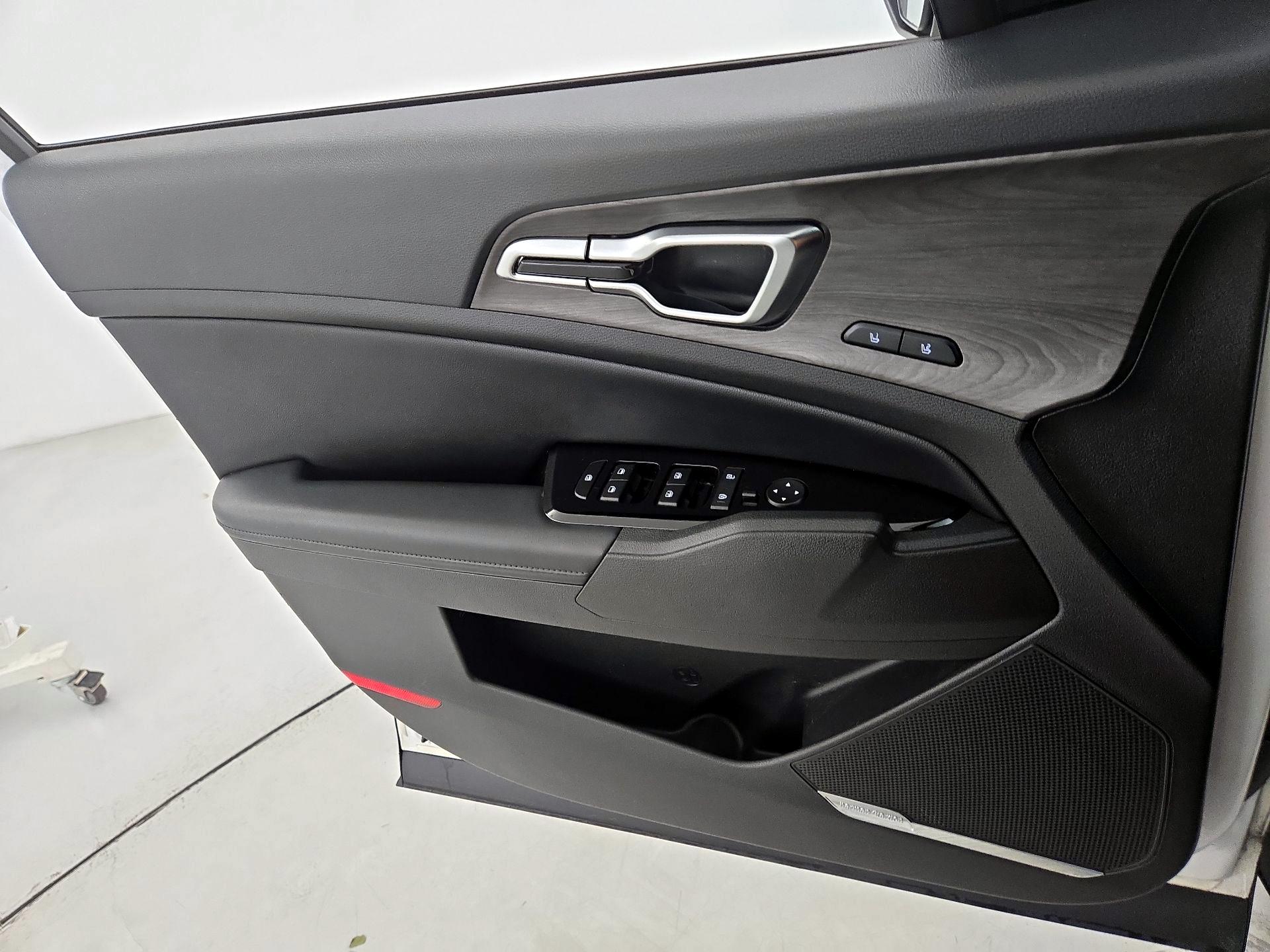 Thumbnail: 2023 Kia Sportage - 12