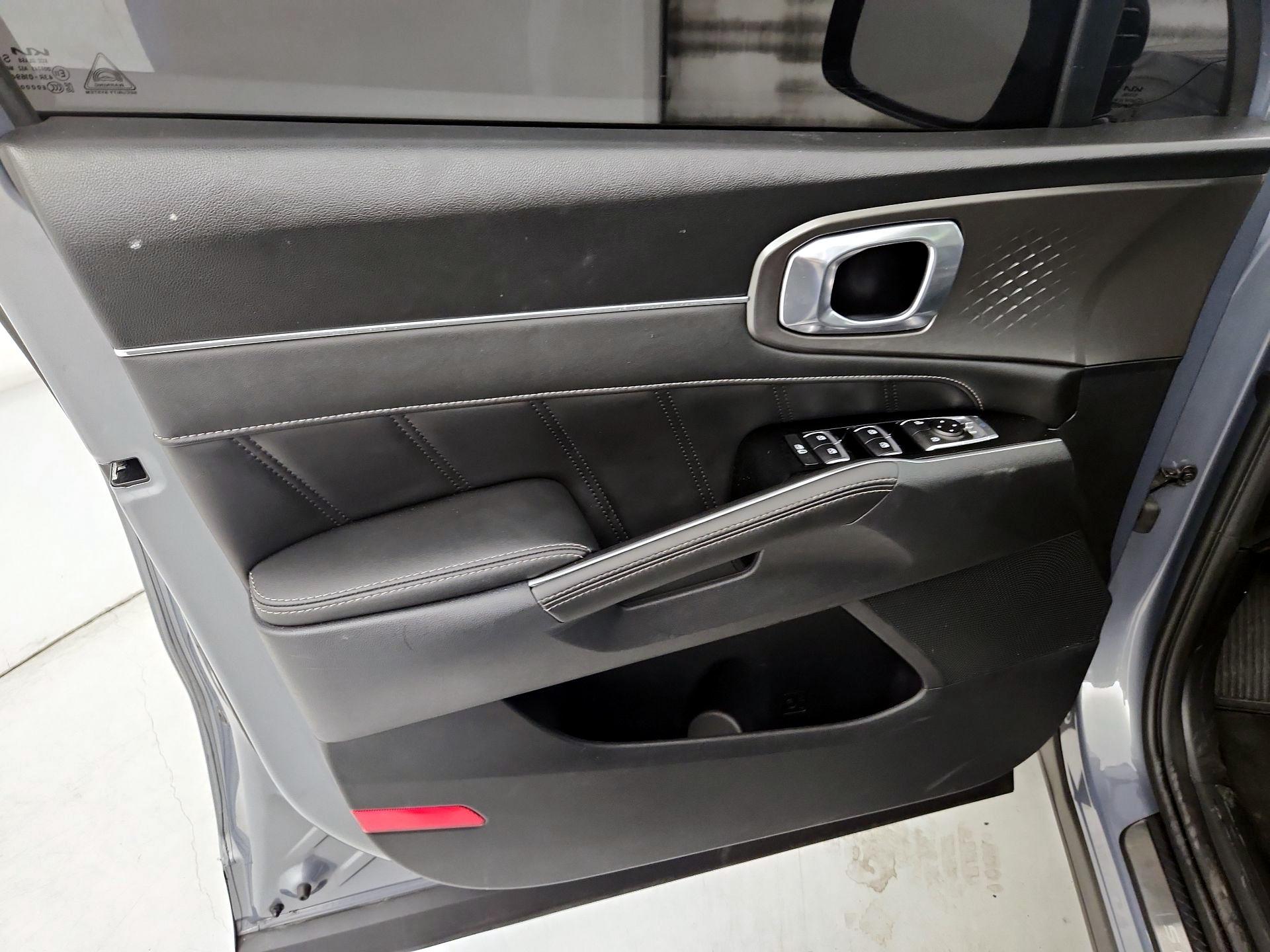 Thumbnail: 2023 Kia Sorento - 12