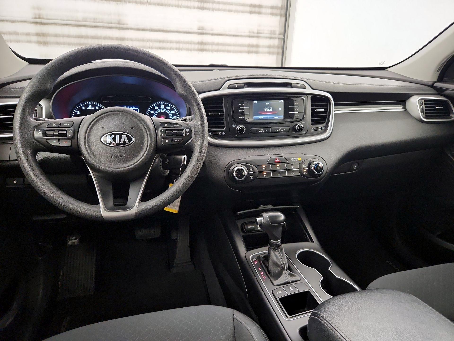 Thumbnail: 2017 Kia Sorento - 9