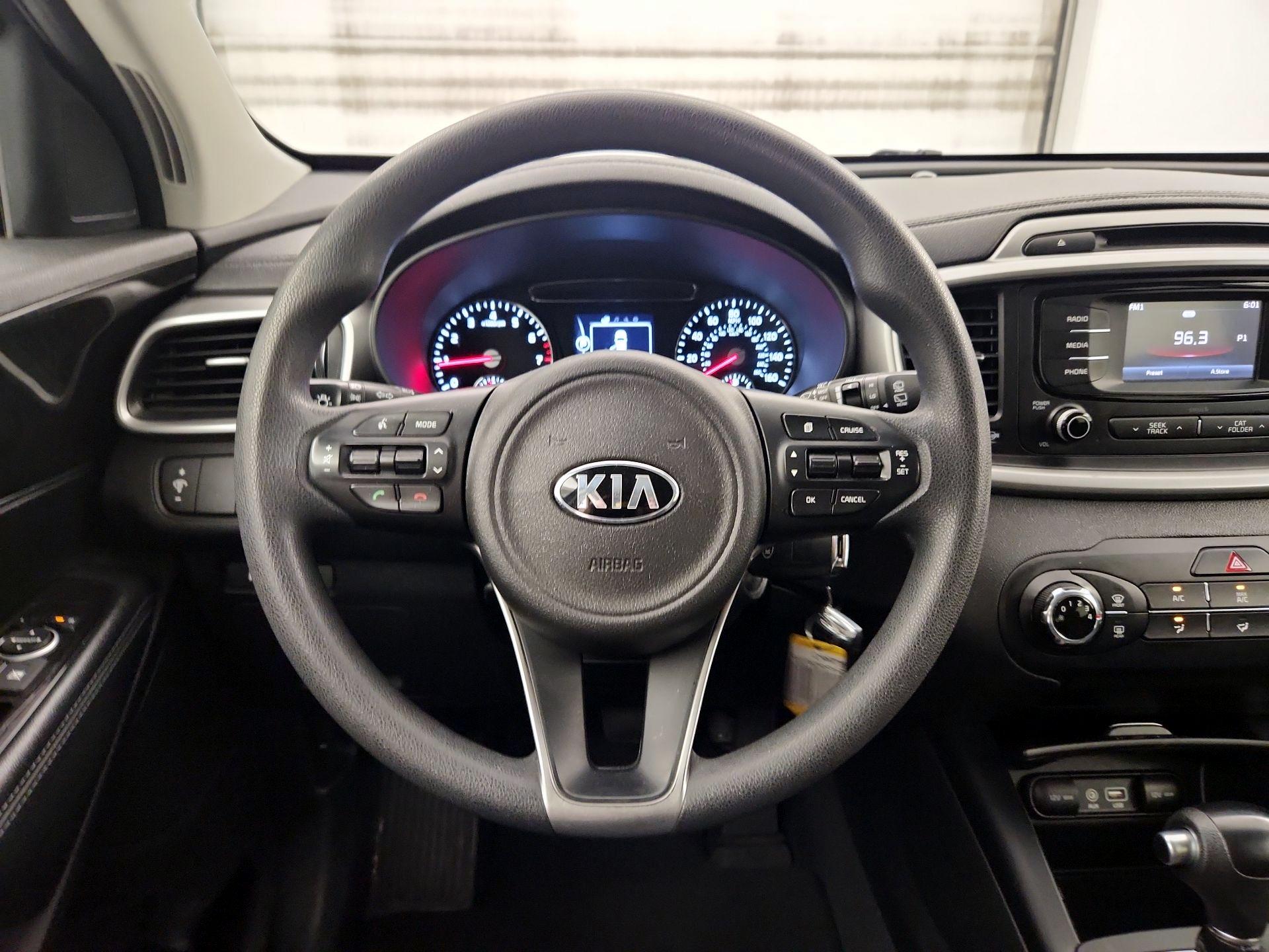Thumbnail: 2017 Kia Sorento - 10