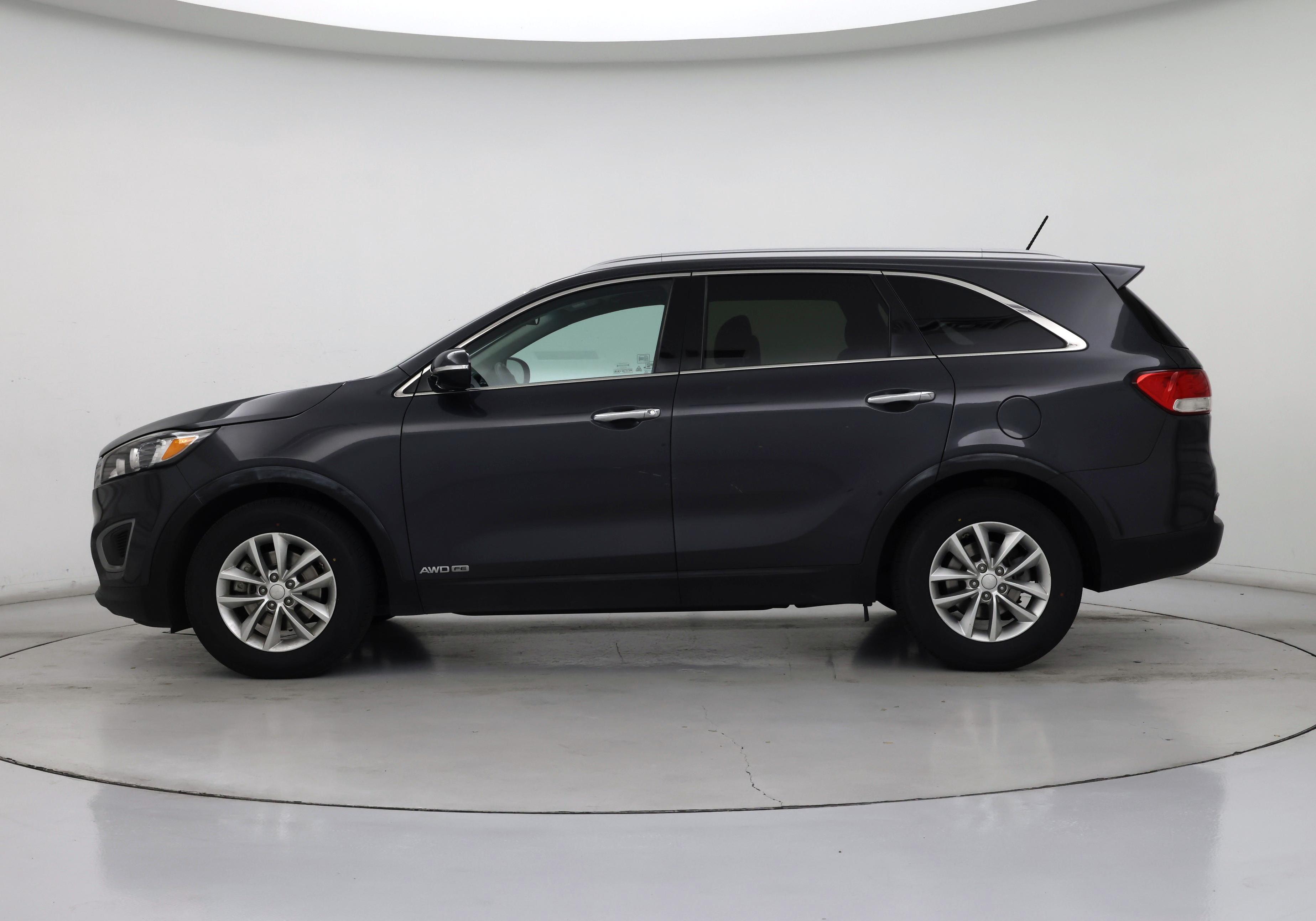 Thumbnail: 2017 Kia Sorento - 3