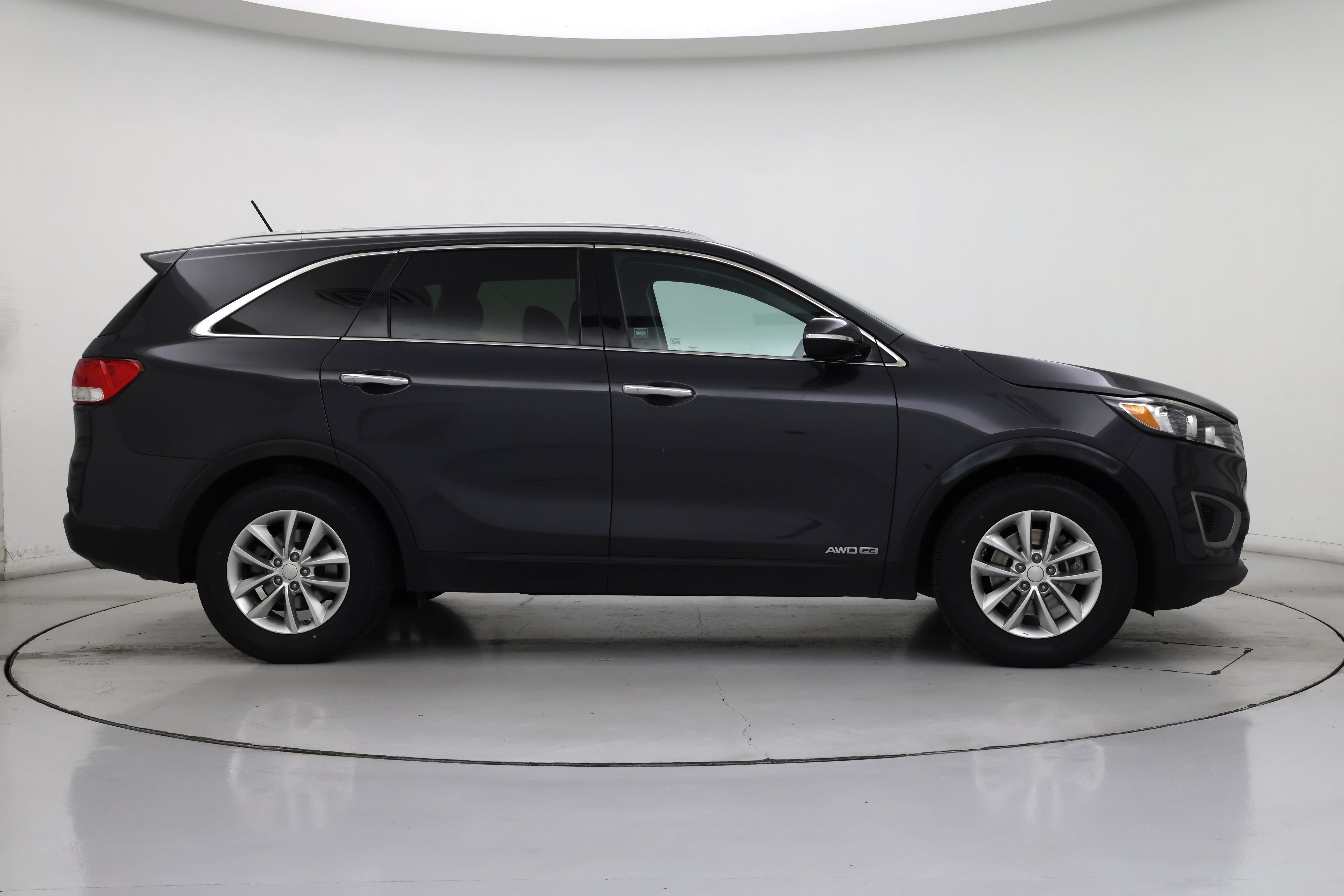 Thumbnail: 2017 Kia Sorento - 7