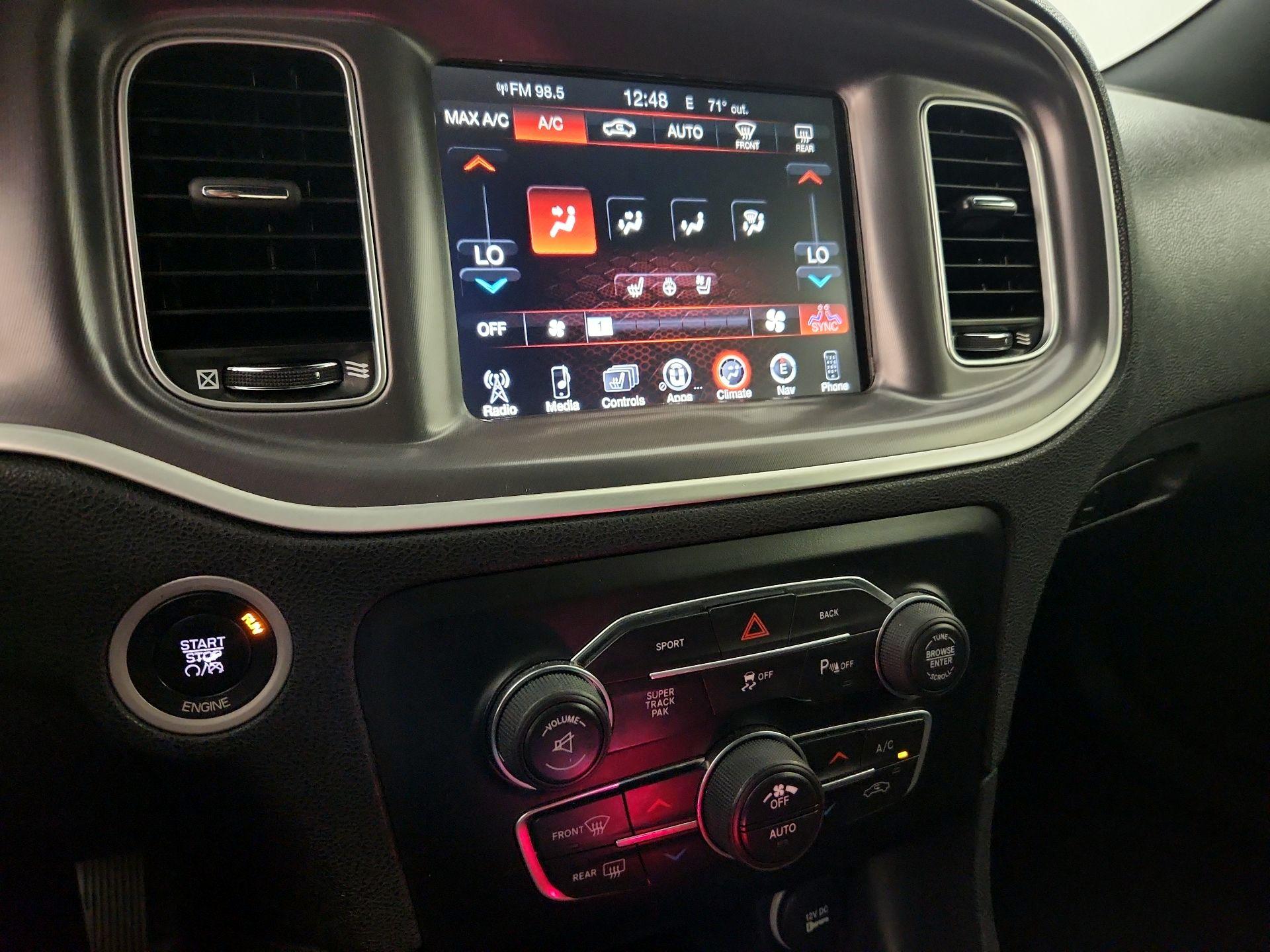 Thumbnail: 2016 Dodge Charger - 17