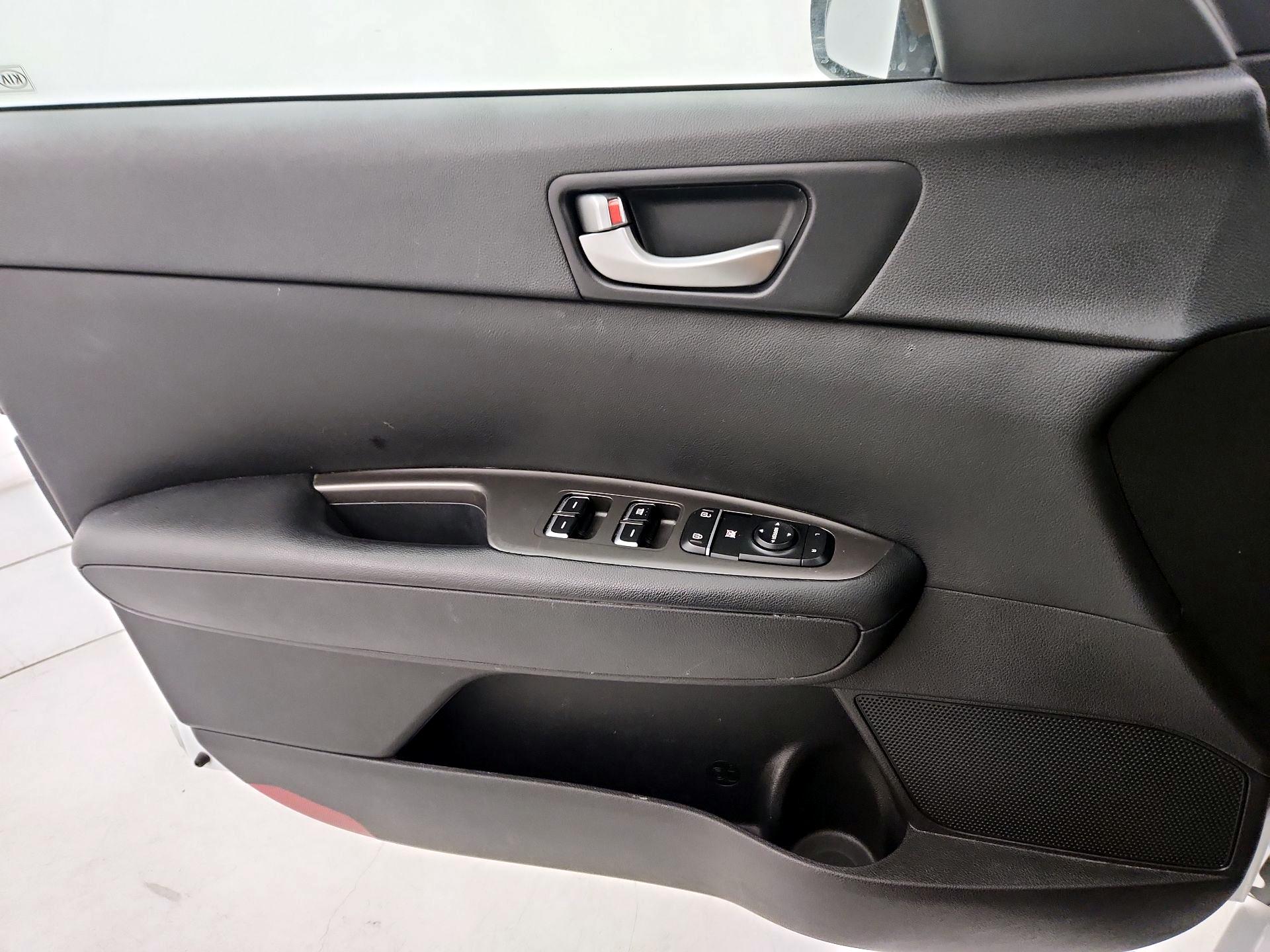 Thumbnail: 2019 Kia Optima - 12