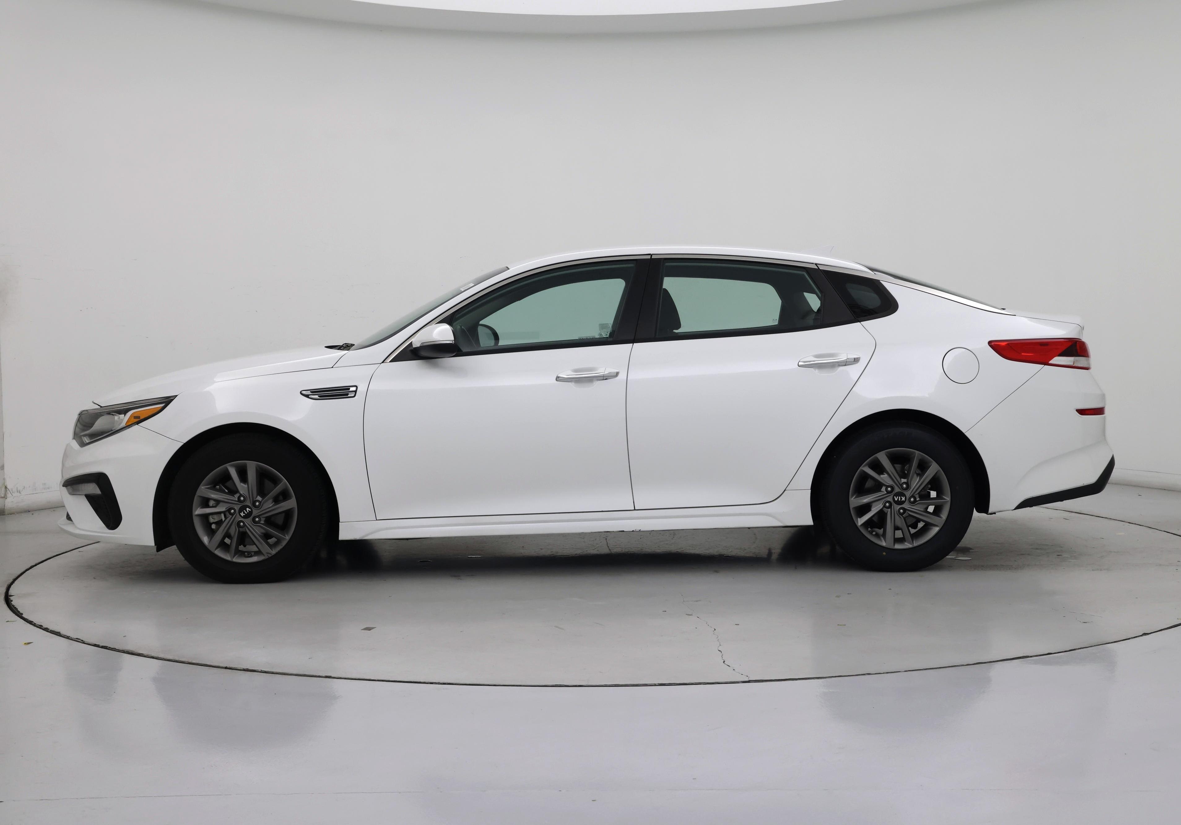 Thumbnail: 2019 Kia Optima - 3