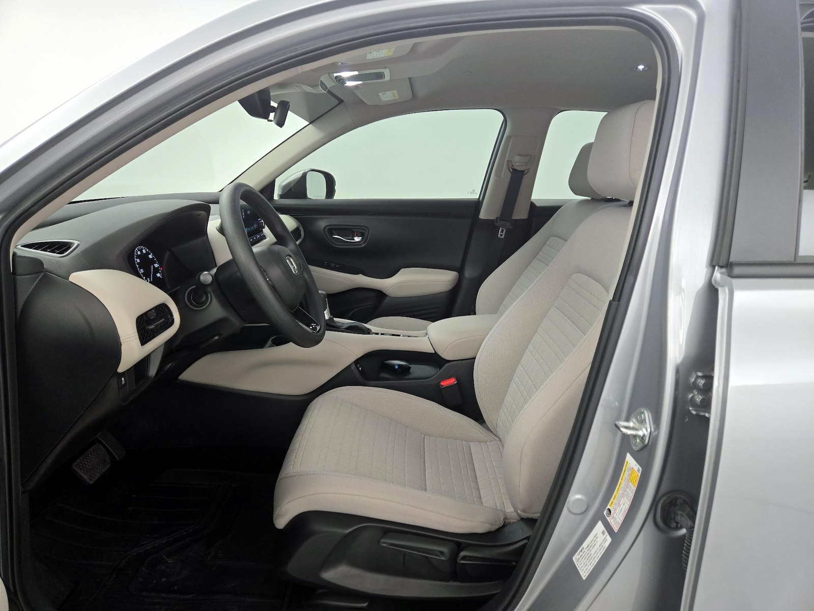 2025 Honda HR-V LX - Photo 12