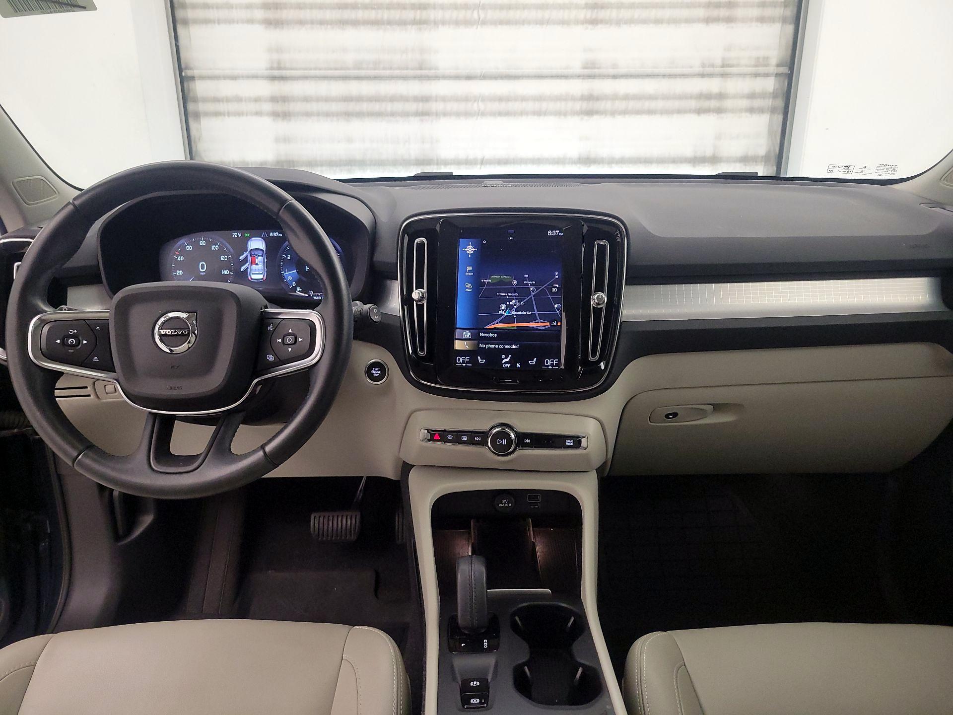 Thumbnail: 2021 Volvo XC40 - 9