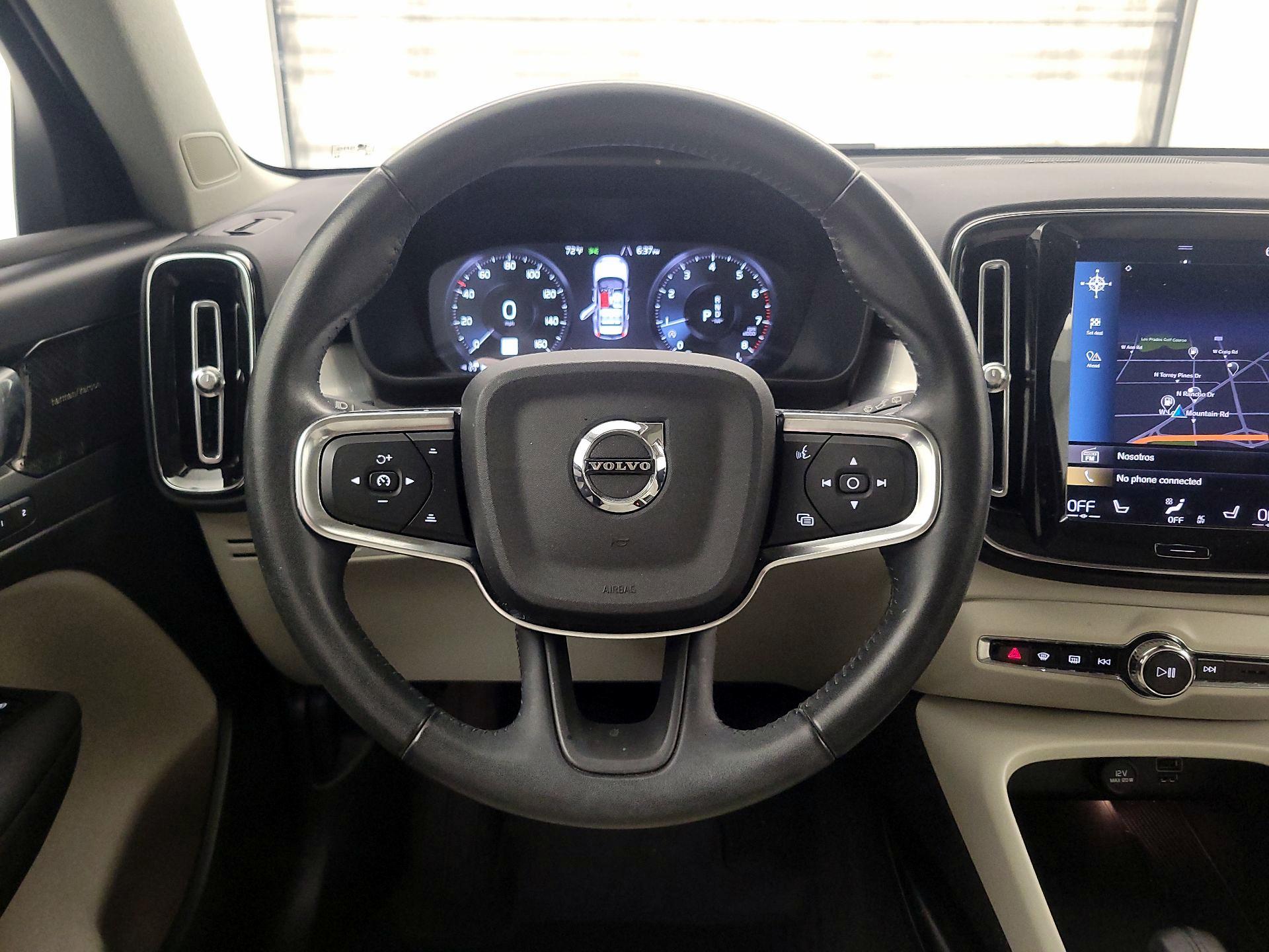 Thumbnail: 2021 Volvo XC40 - 10