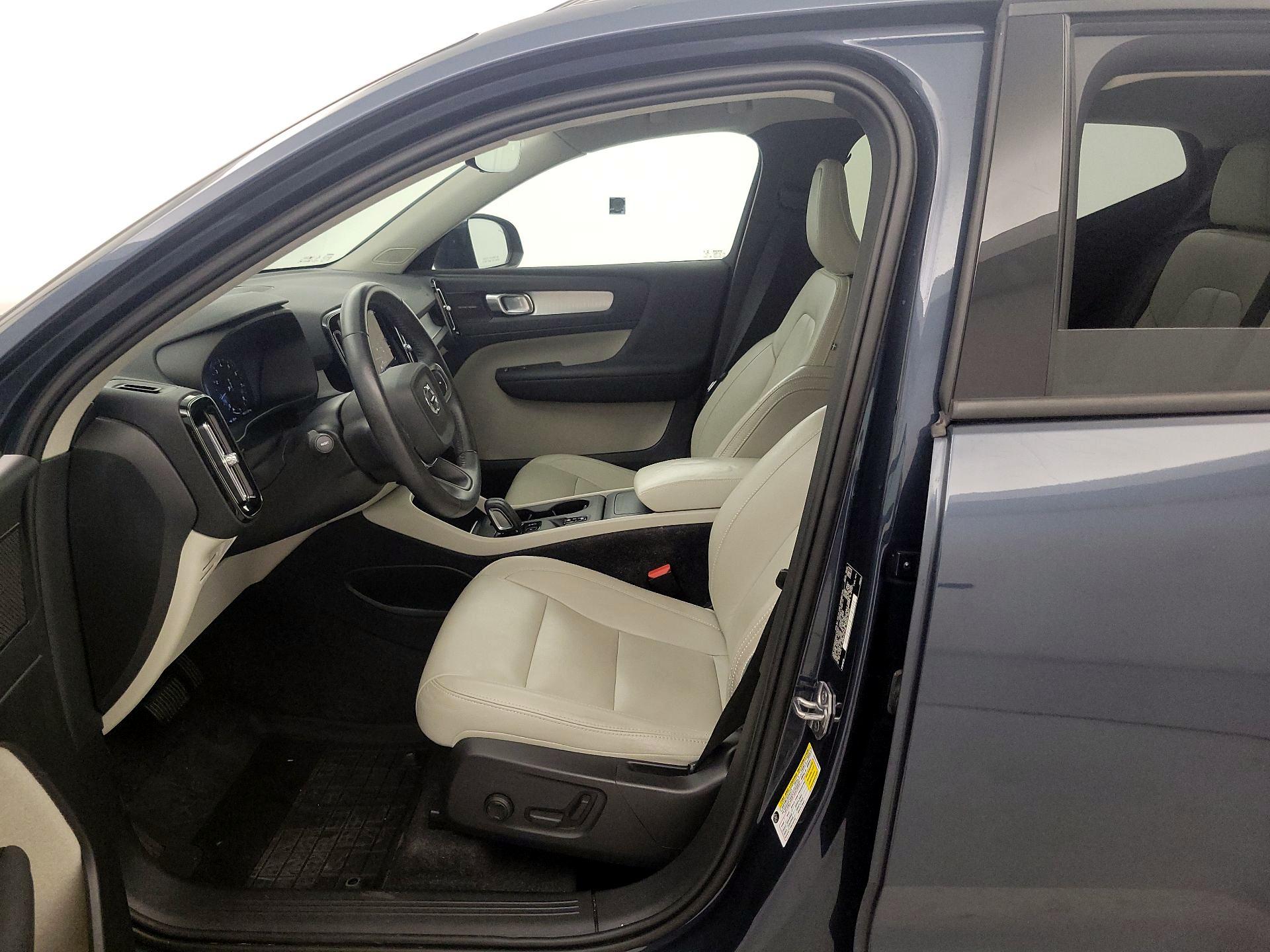 Thumbnail: 2021 Volvo XC40 - 11