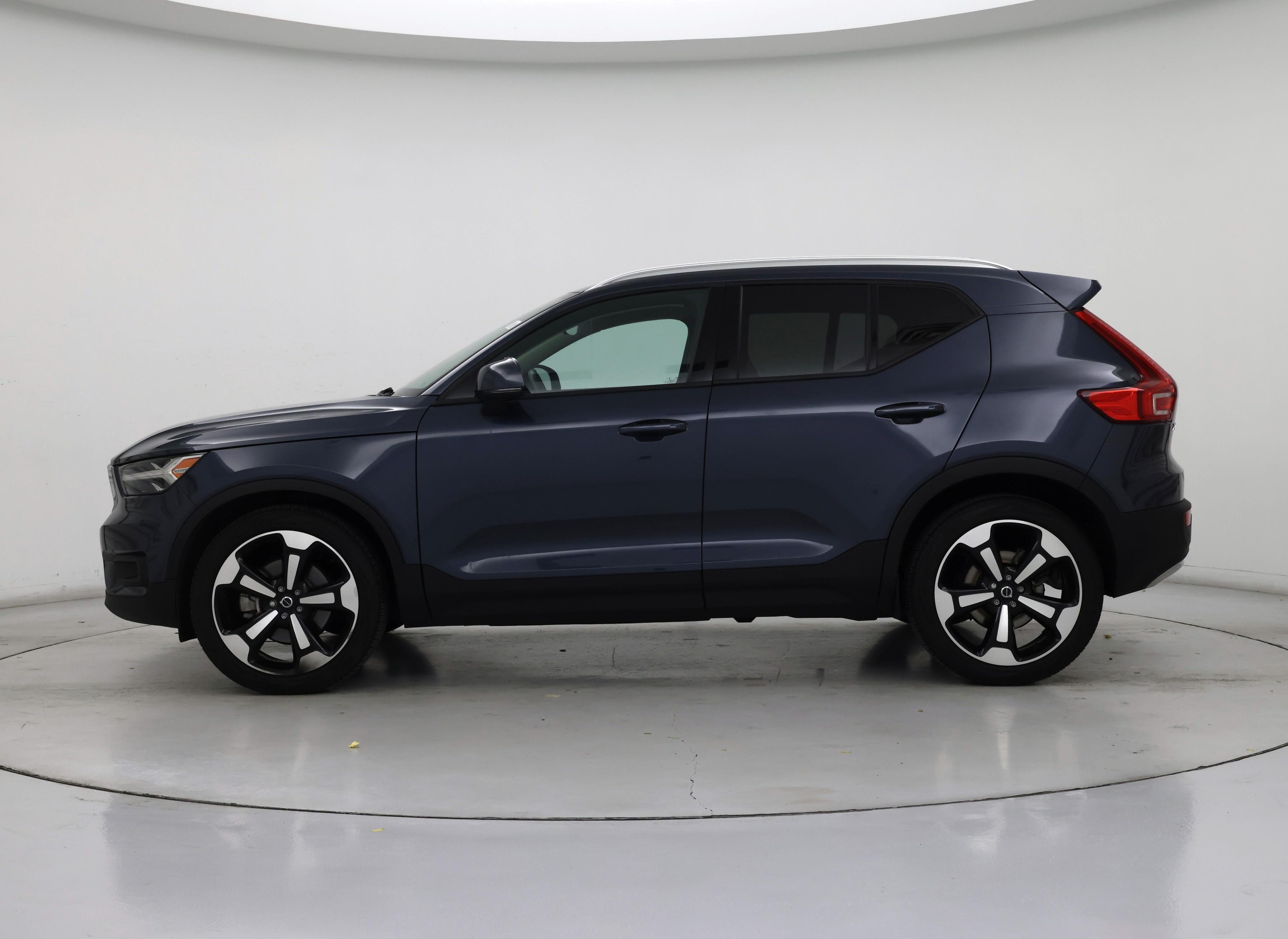 Thumbnail: 2021 Volvo XC40 - 3