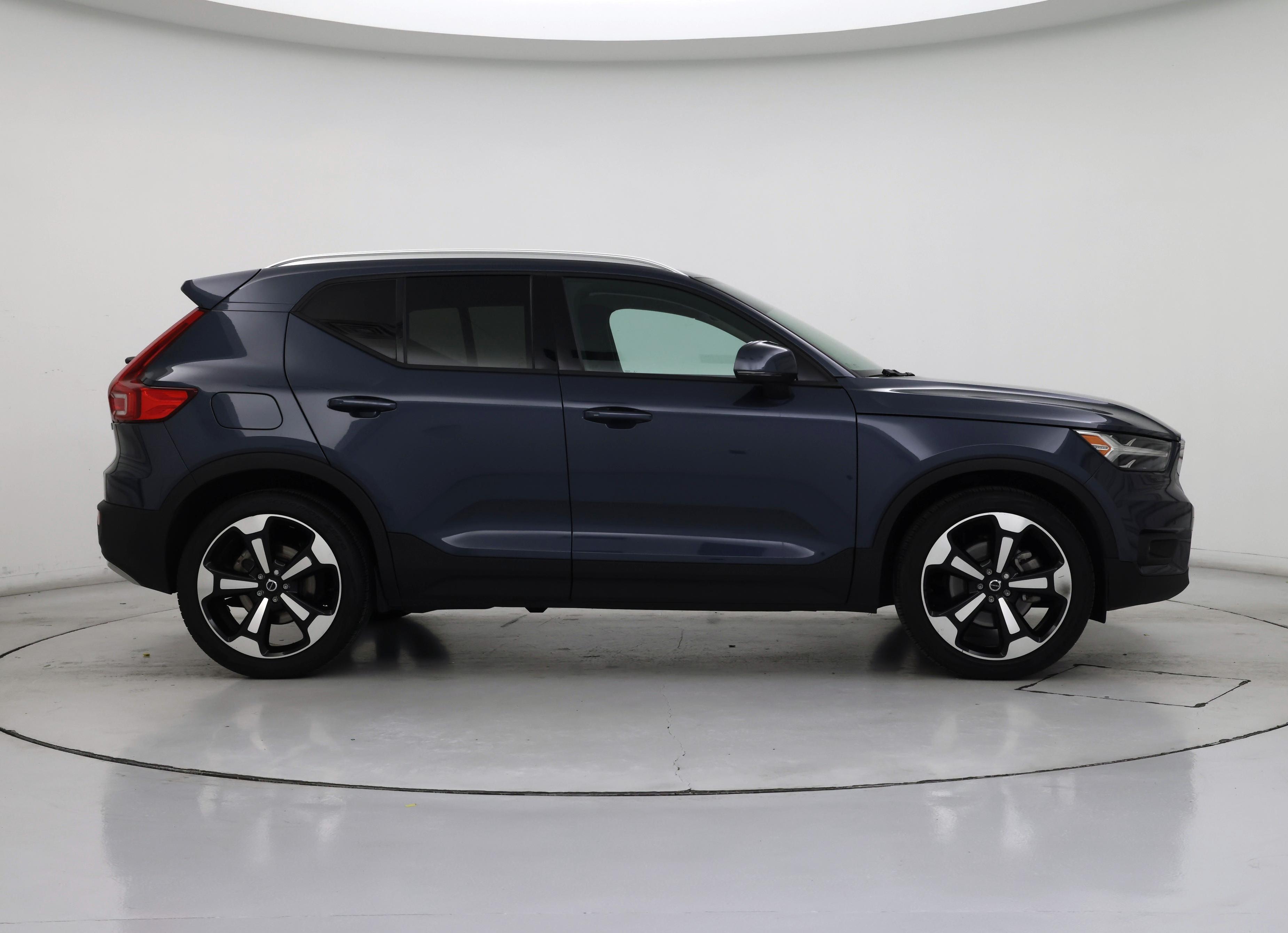 Thumbnail: 2021 Volvo XC40 - 7