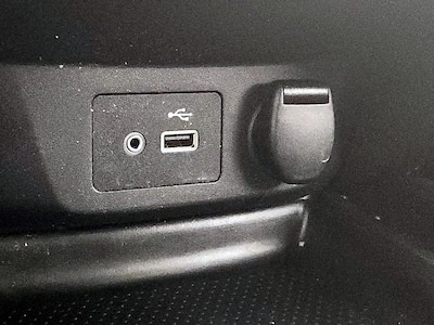 USB/AUX Ports