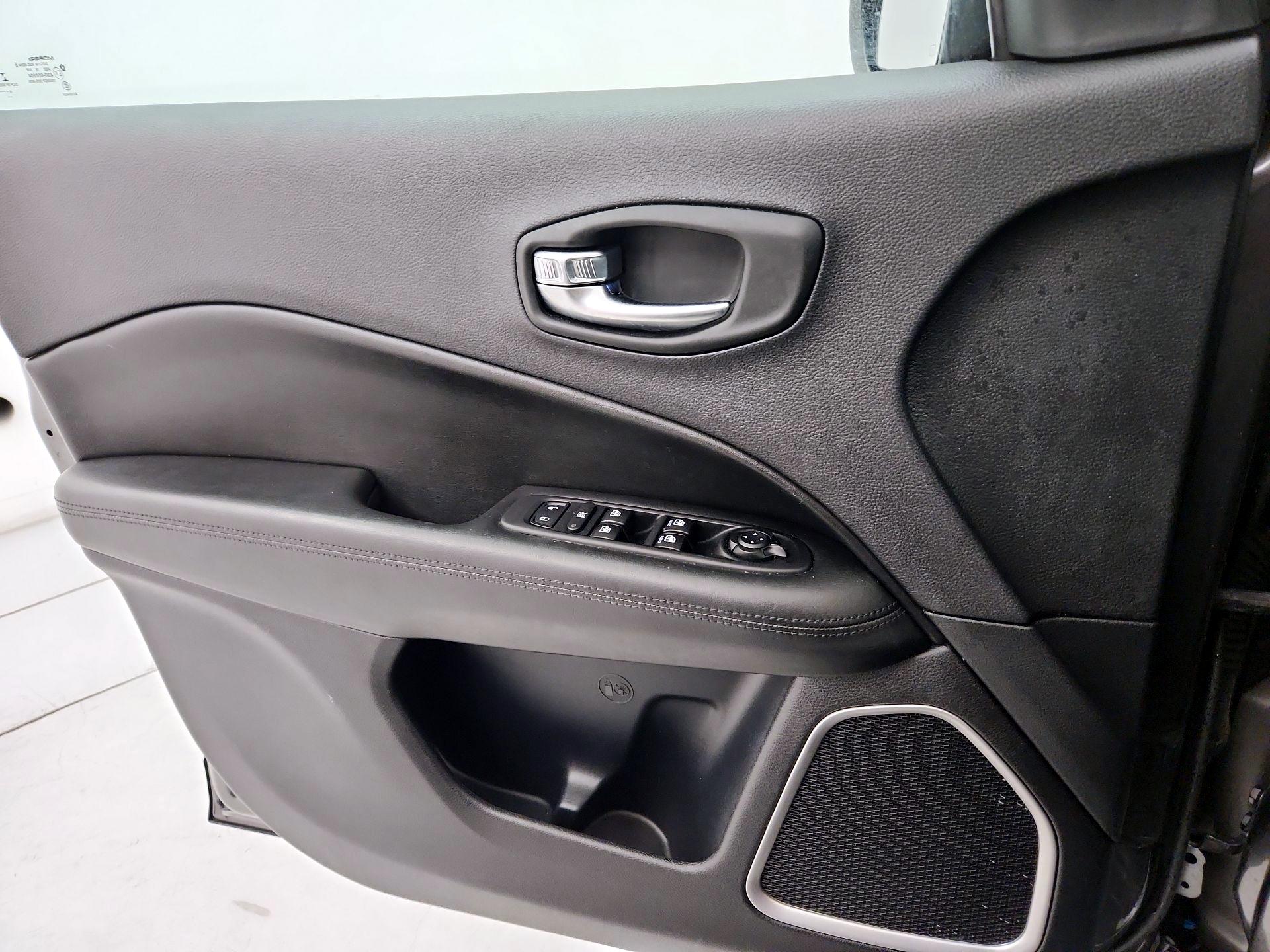 Thumbnail: 2020 Jeep Compass - 12