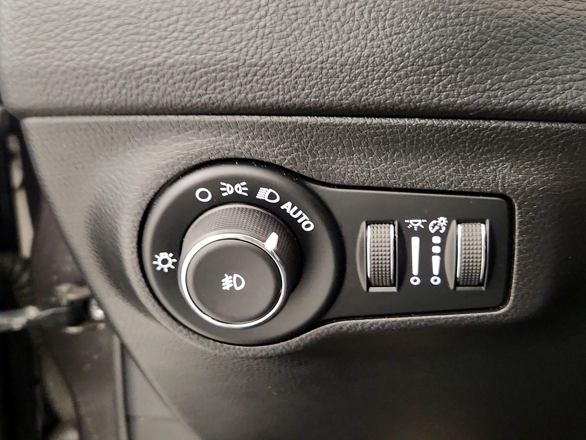 Thumbnail: 2020 Jeep Compass - 13