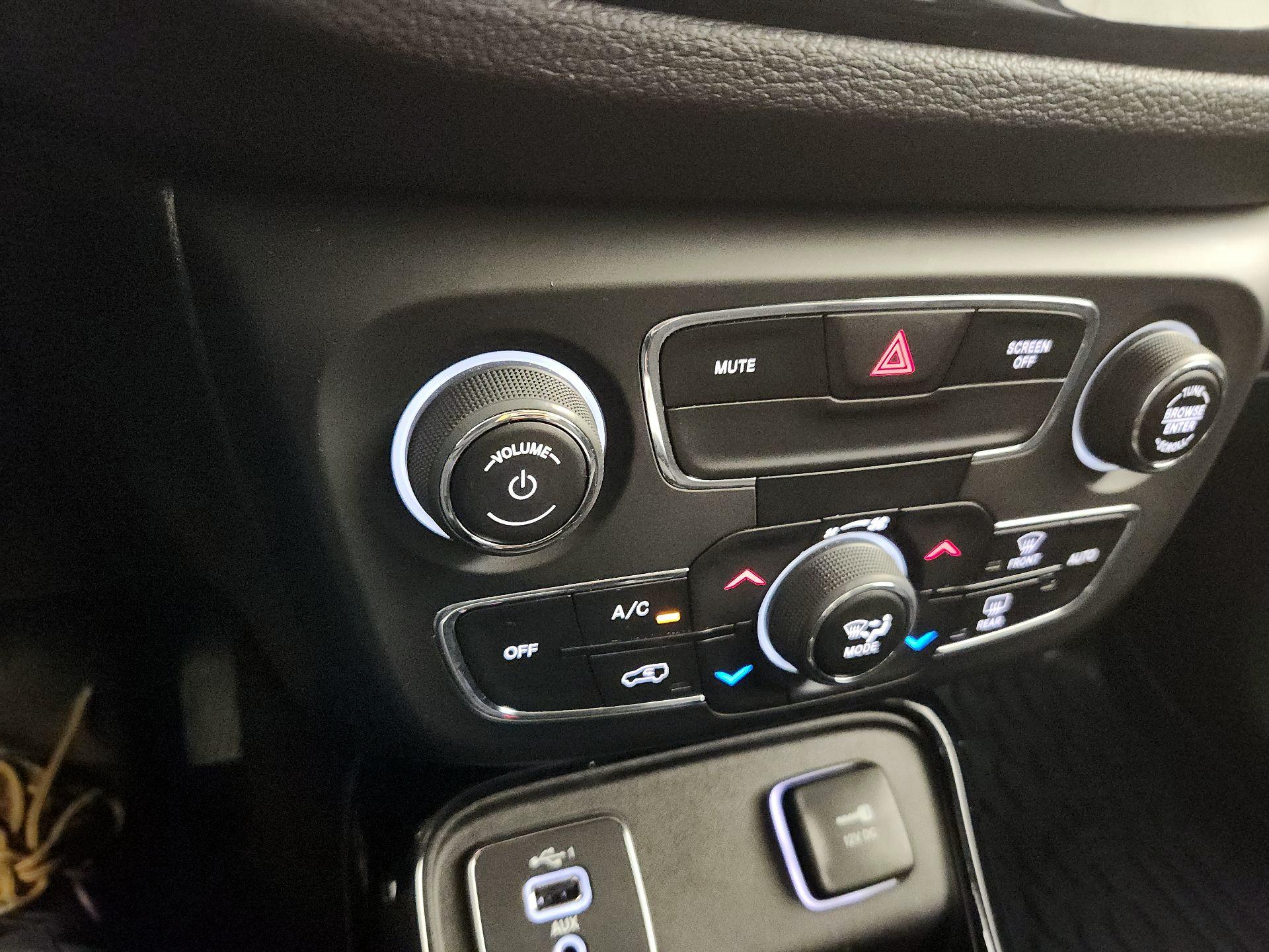 Thumbnail: 2020 Jeep Compass - 16