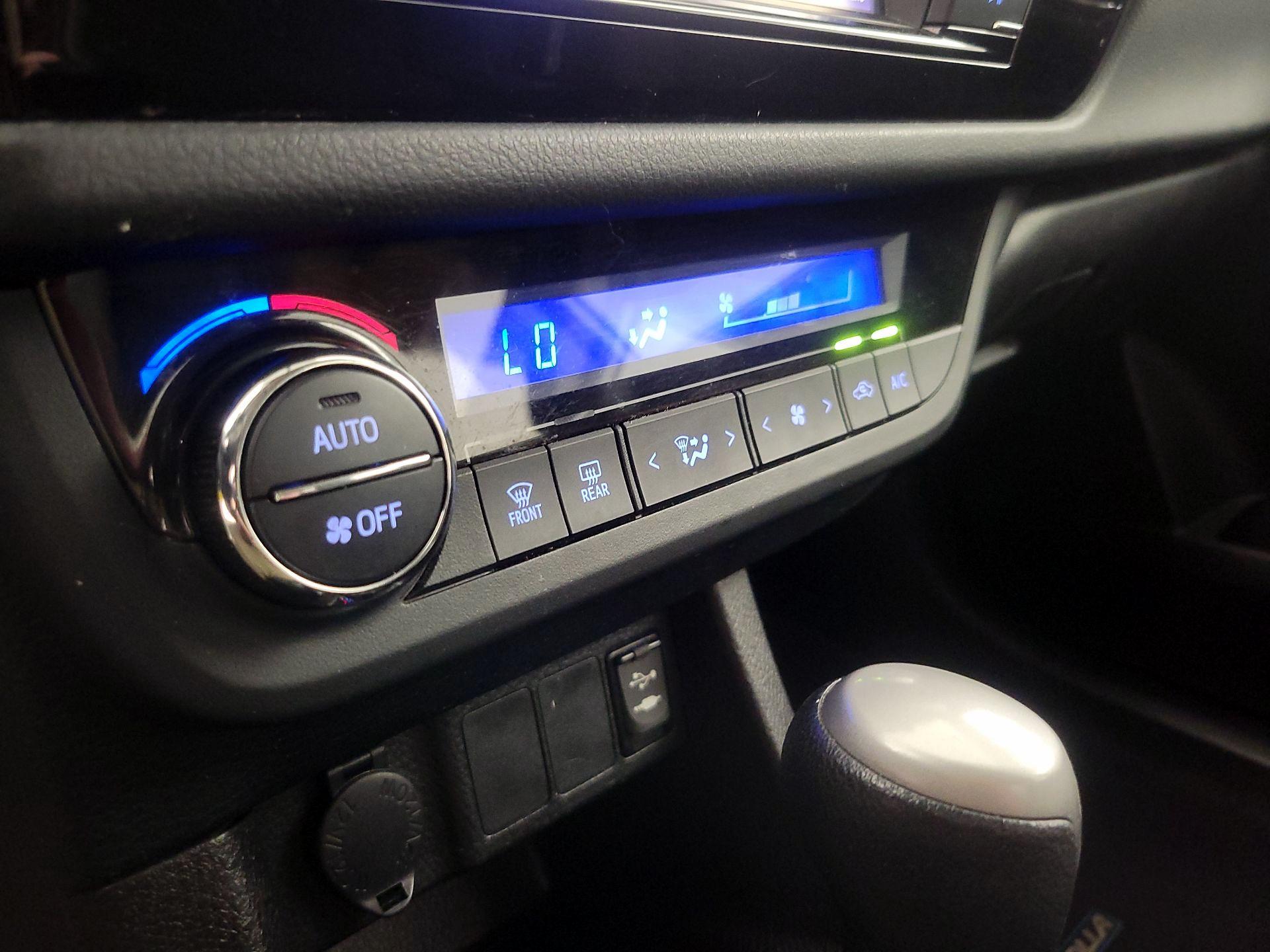 Thumbnail: 2016 Toyota Corolla - 16