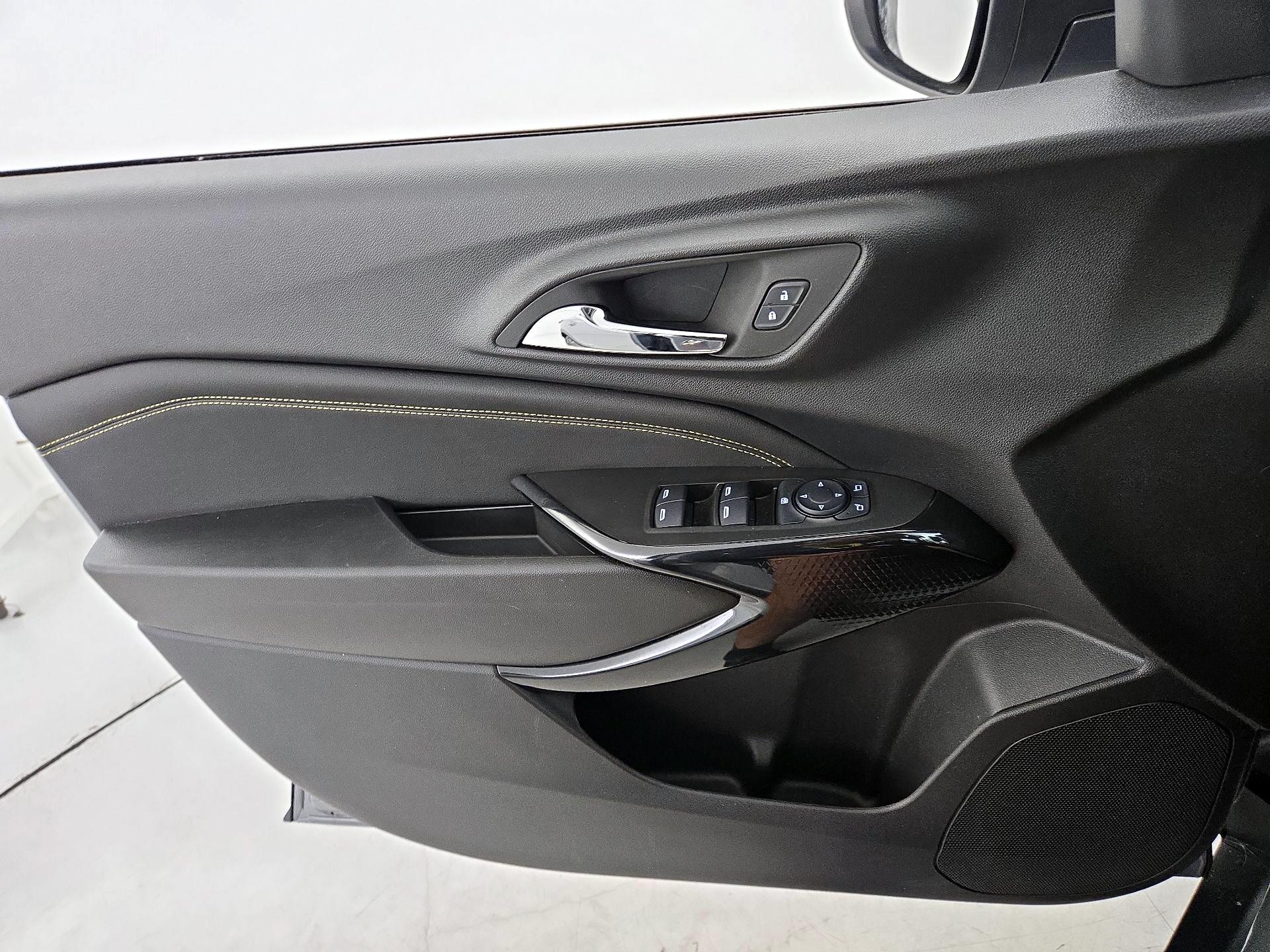 Thumbnail: 2025 Chevrolet Trax - 12