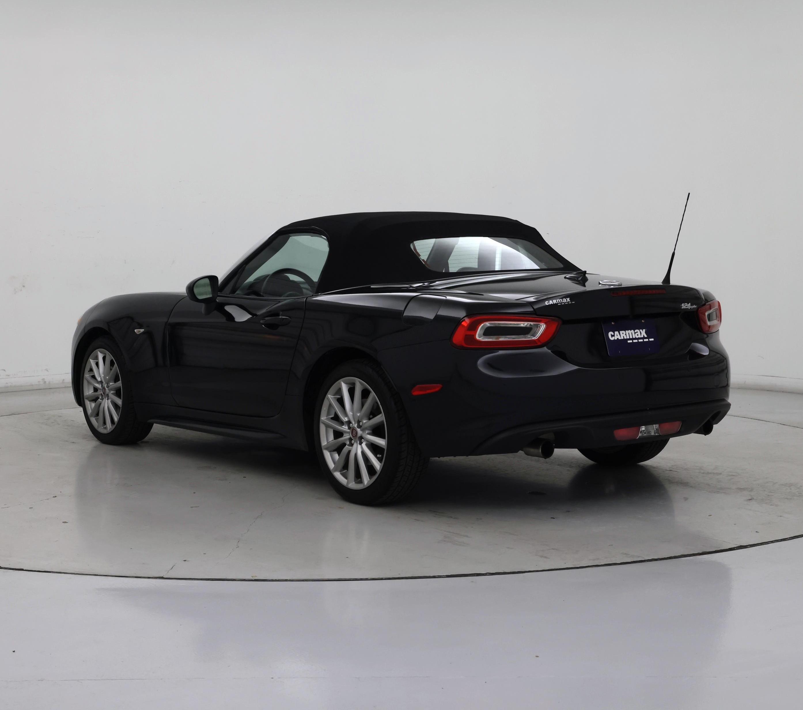 Thumbnail: 2017 Fiat 124 Spider - 2