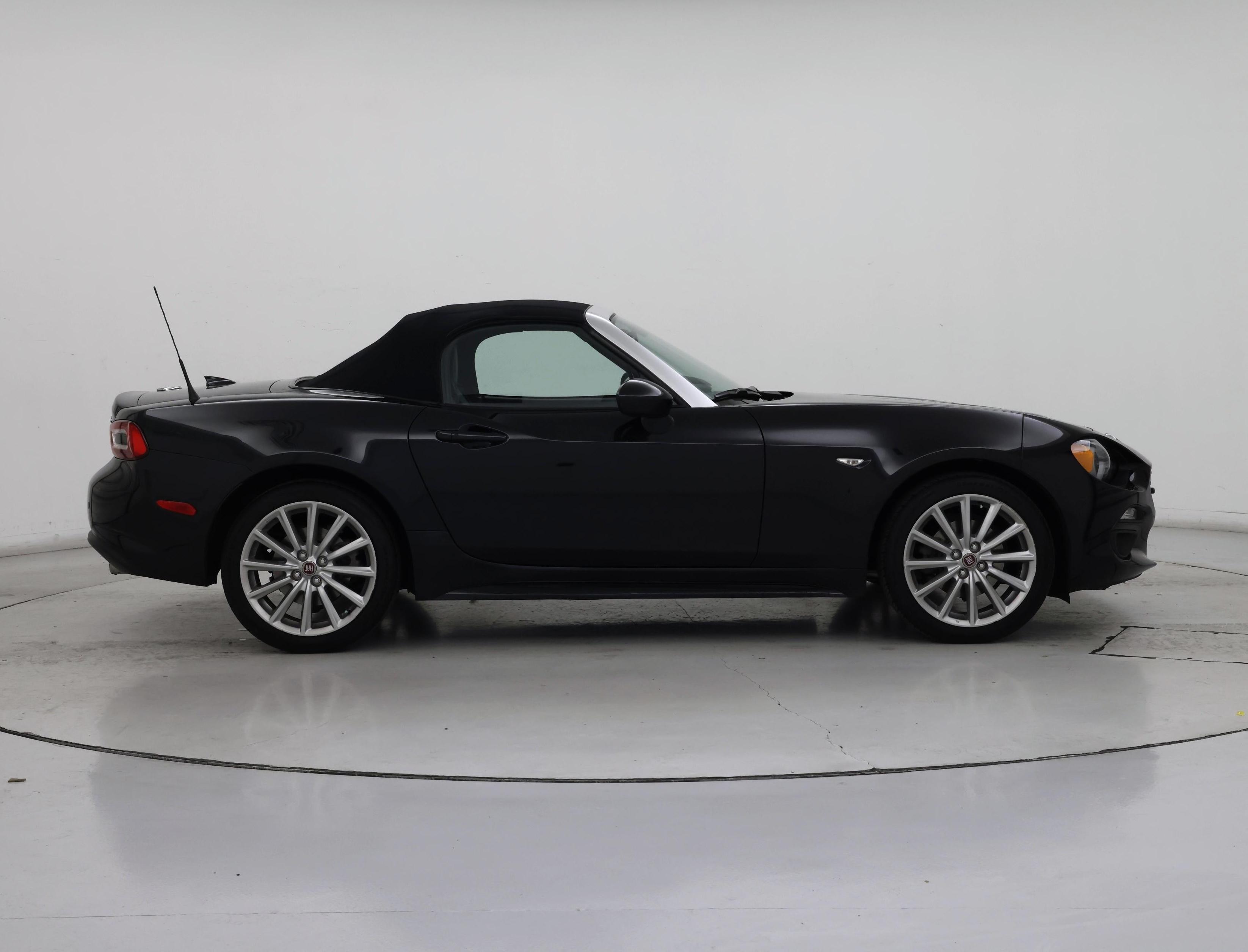 Thumbnail: 2017 Fiat 124 Spider - 7
