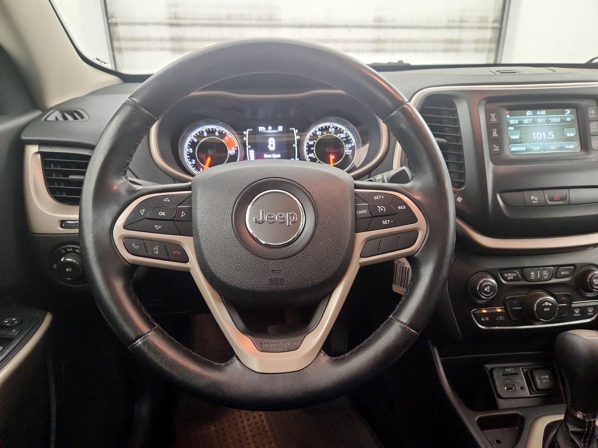 Thumbnail: 2017 Jeep Cherokee - 10