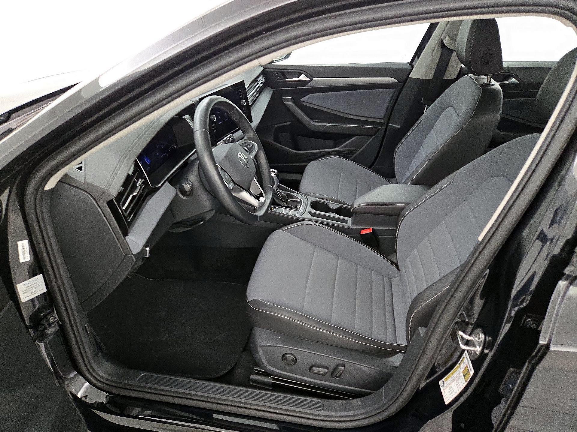 Thumbnail: 2025 Volkswagen Jetta - 11