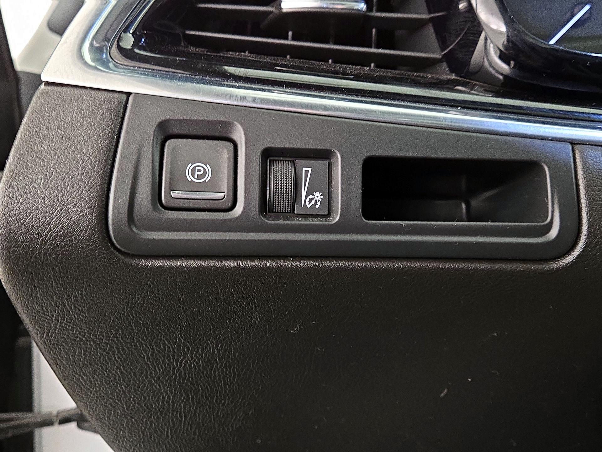 Thumbnail: 2021 Cadillac XT6 - 13
