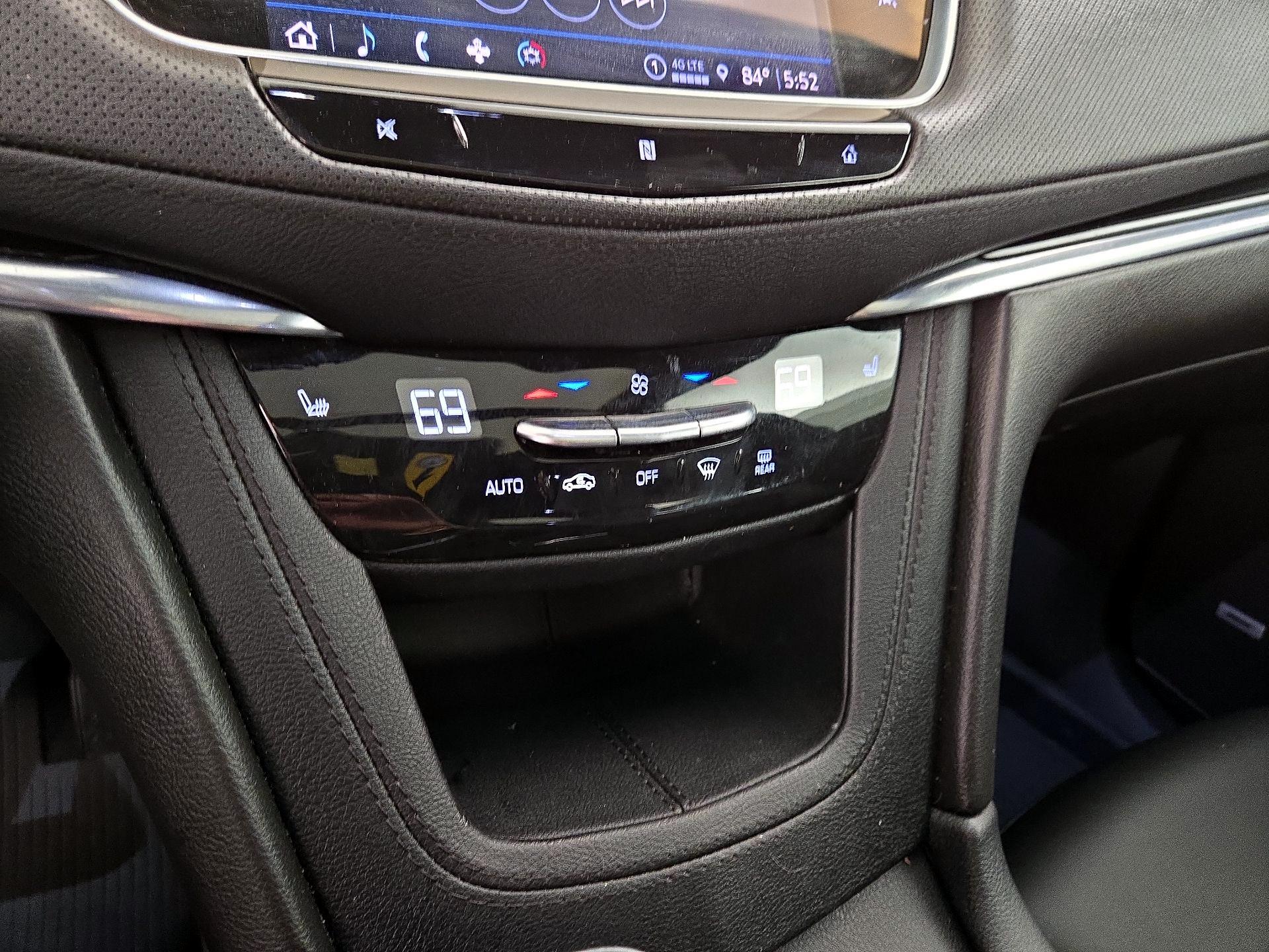 Thumbnail: 2021 Cadillac XT6 - 16