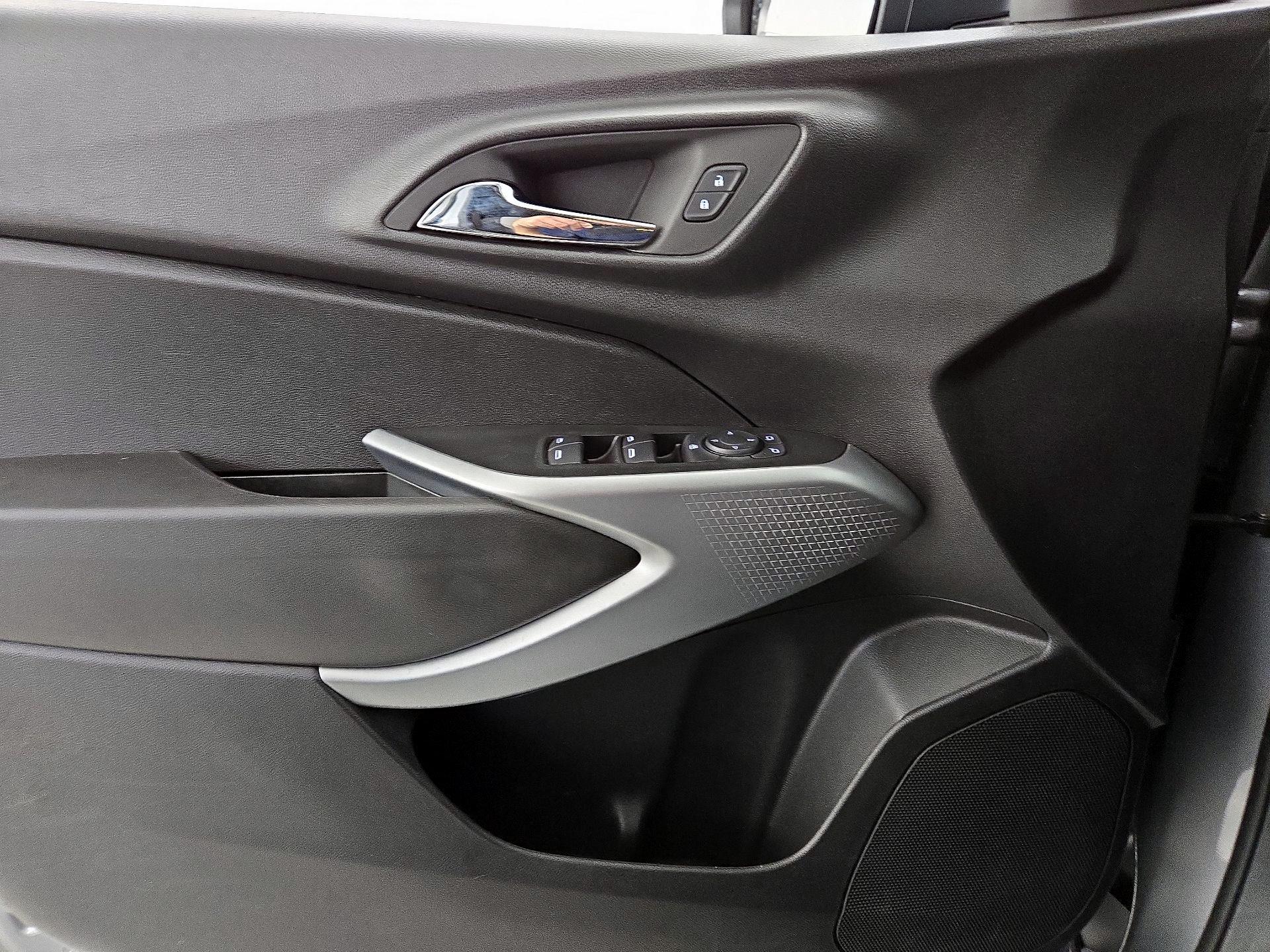 Thumbnail: 2024 Chevrolet Trax - 12