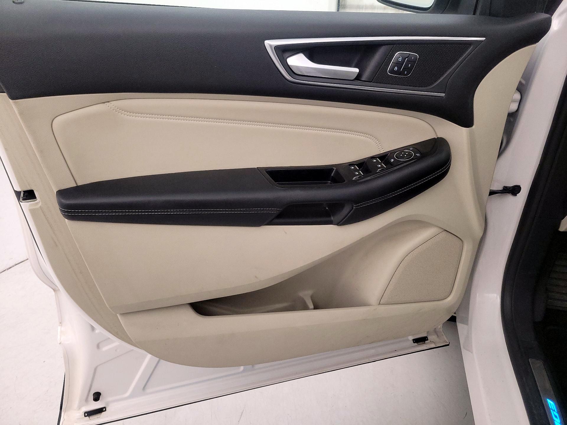 Thumbnail: 2017 Ford Edge - 12